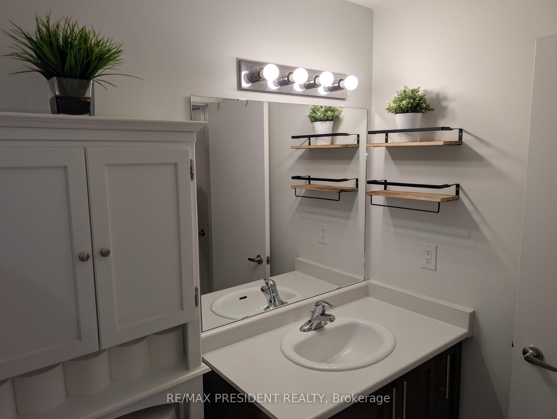 Photo 24 of Unit 14, 590 North Service Road, Hamilton, Stoney Creek — HOMEH