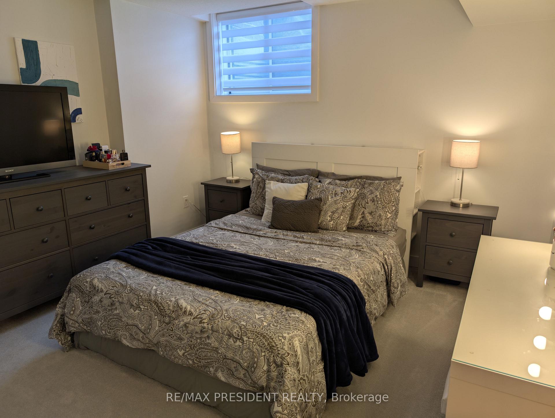 Photo 33 of Unit 14, 590 North Service Road, Hamilton, Stoney Creek — HOMEH