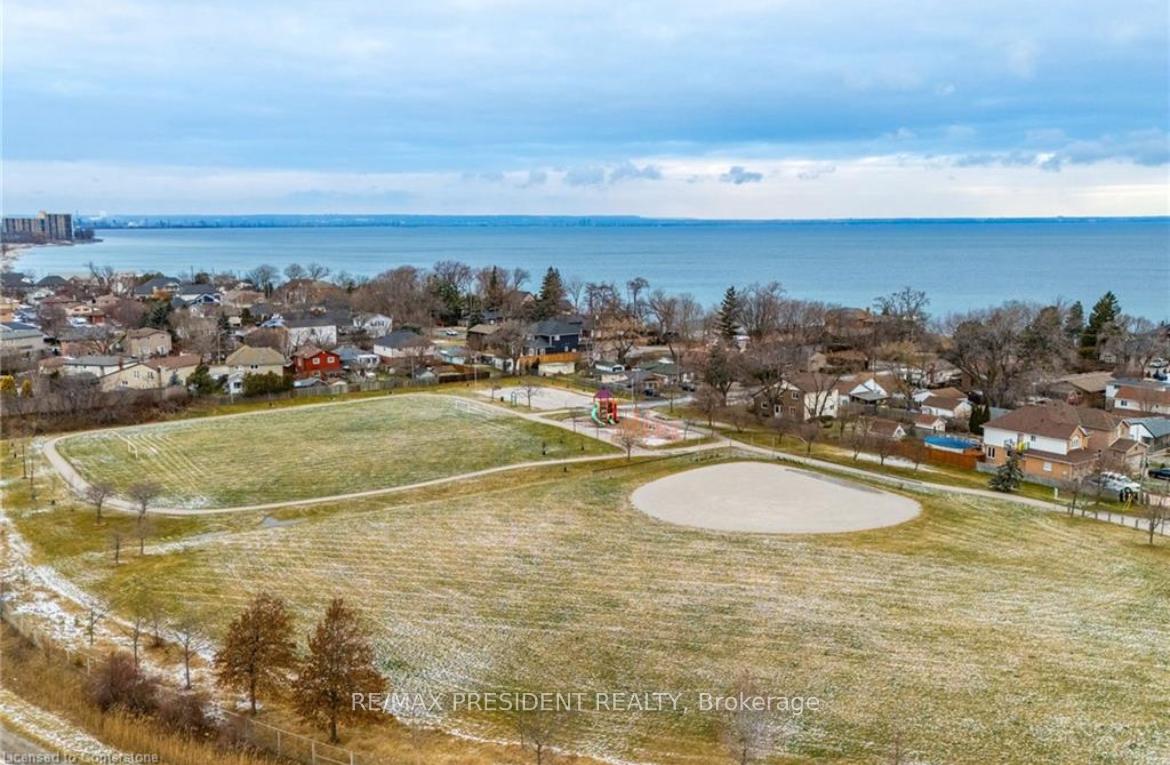 Photo 18 of Unit 14, 590 North Service Road, Hamilton, Stoney Creek — HOMEH