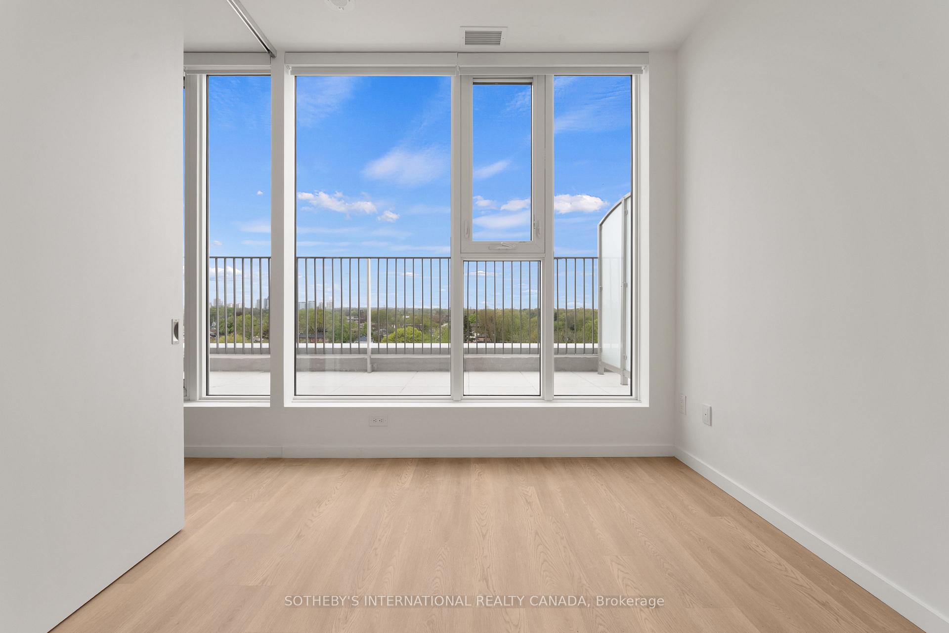 Photo 3 of Unit PH 813, 689 The Queensway, Etobicoke, Stonegate-Queensway — HOMEH