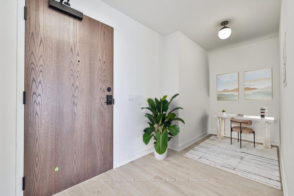 Photo 2 of Unit 1505, 1035 Southdown Road, Mississauga, Clarkson — HOMEH