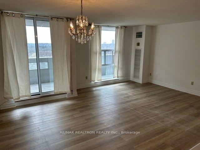 Photo 4 of Unit 906, 60 Inverlochy Boulevard, Markham, Royal Orchard — HOMEH