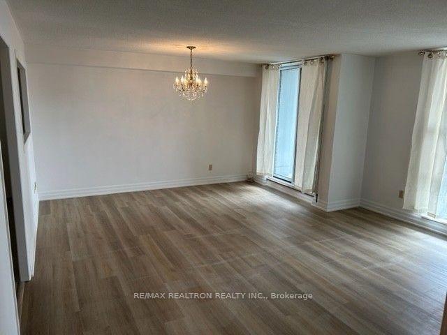 Photo 5 of Unit 906, 60 Inverlochy Boulevard, Markham, Royal Orchard — HOMEH