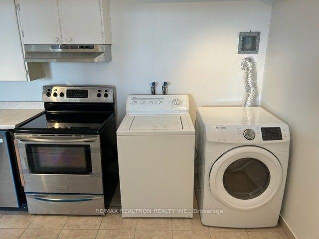 Photo 2 of Unit 906, 60 Inverlochy Boulevard, Markham, Royal Orchard — HOMEH