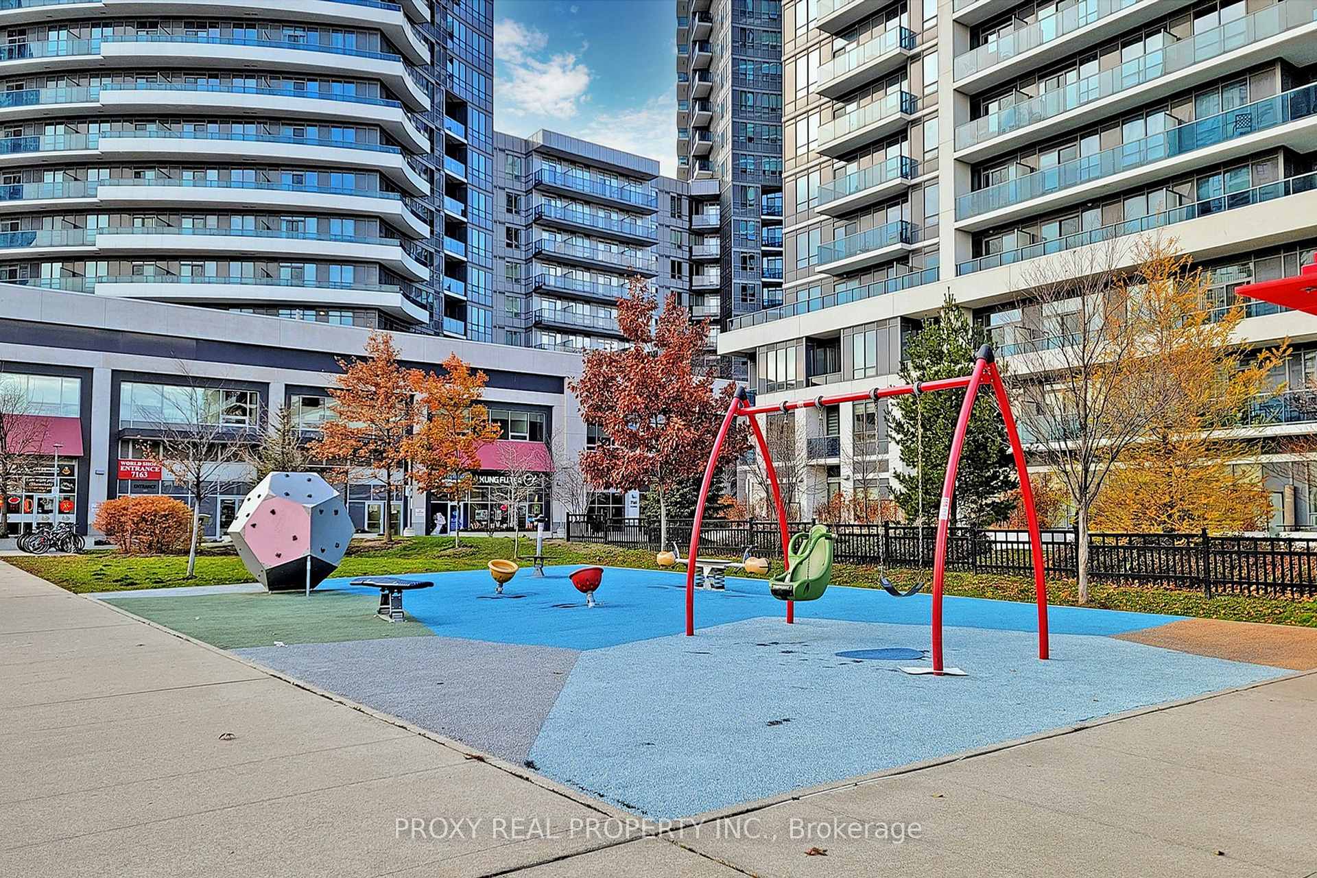 Photo 8 of Unit 1405, 7167 Yonge Street S, Markham, Grandview — HOMEH