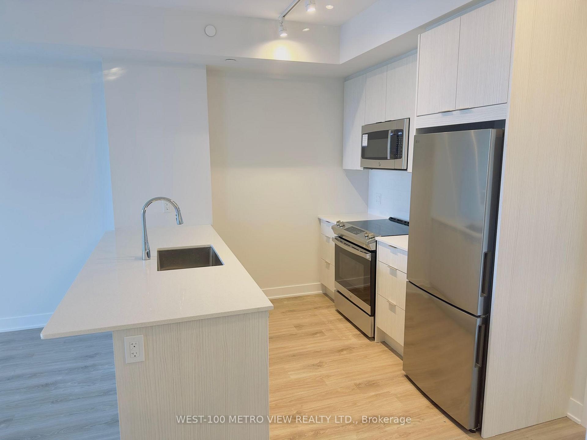 Photo 2 of Unit 804, 430 Square One Drive, Mississauga, City Centre — HOMEH