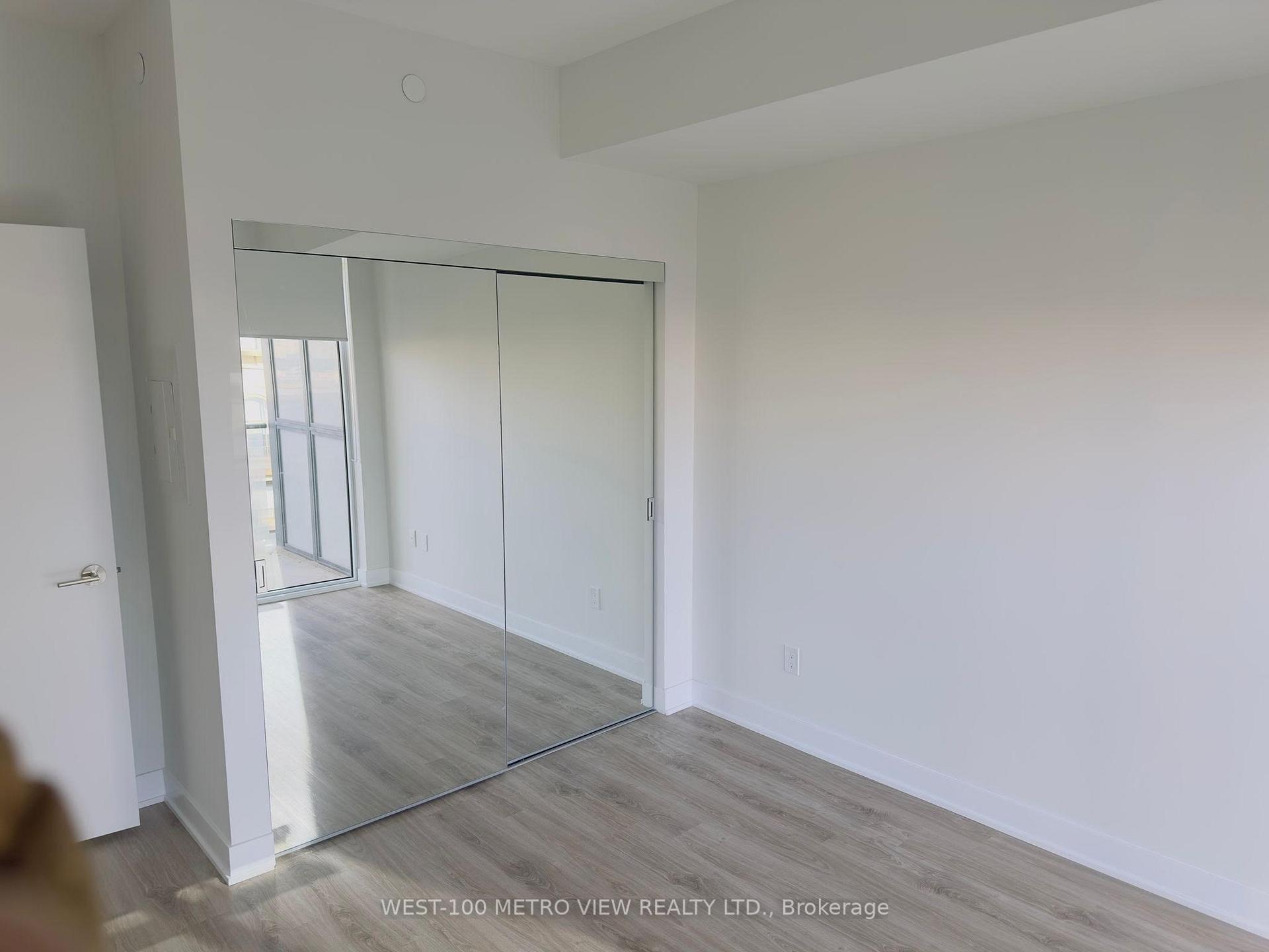 Photo 4 of Unit 804, 430 Square One Drive, Mississauga, City Centre — HOMEH