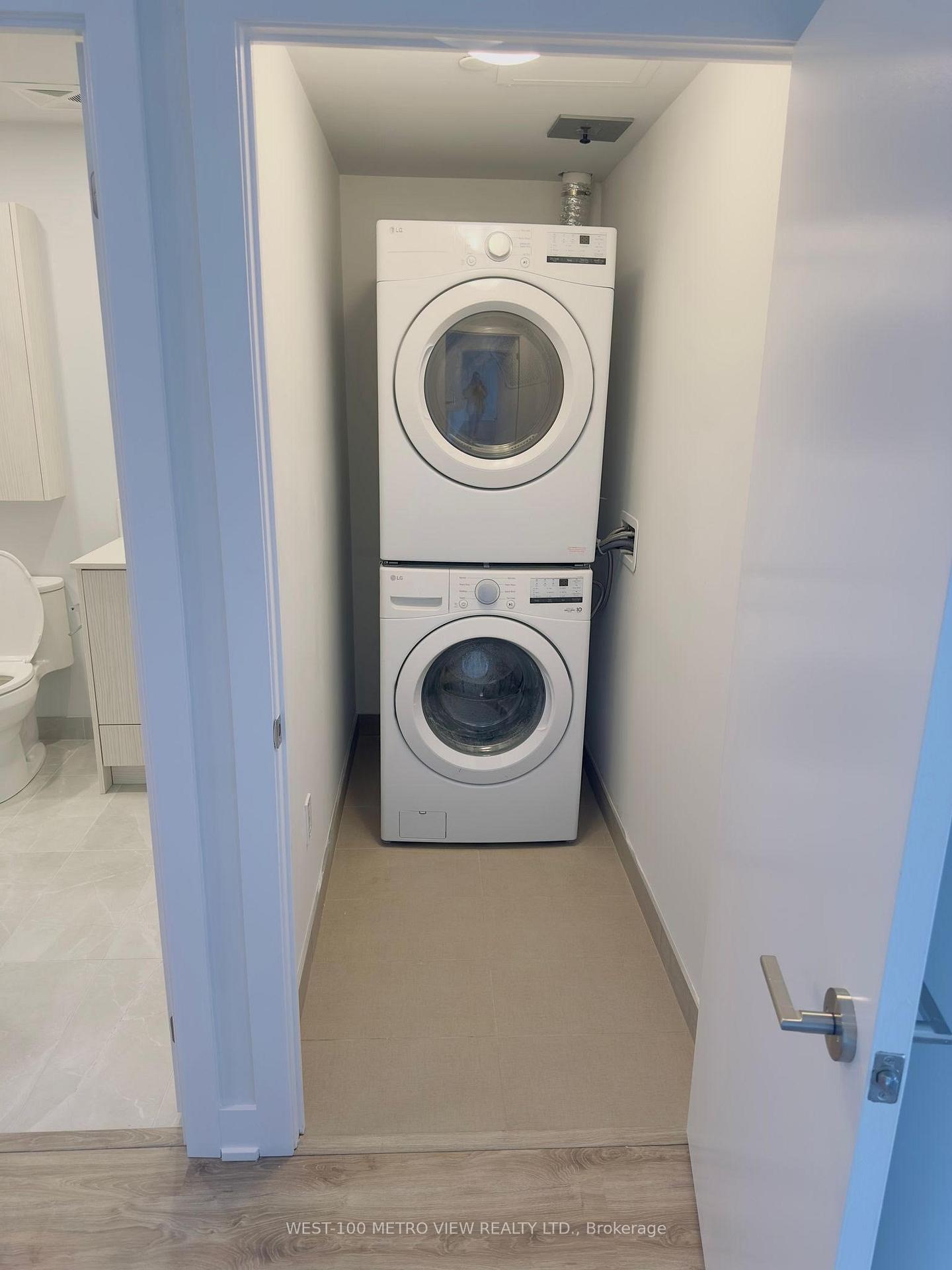 Photo 10 of Unit 804, 430 Square One Drive, Mississauga, City Centre — HOMEH