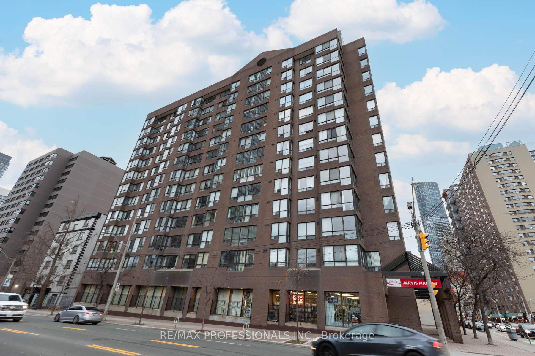 Front of Unit 1103, 117 Gerrard Street E