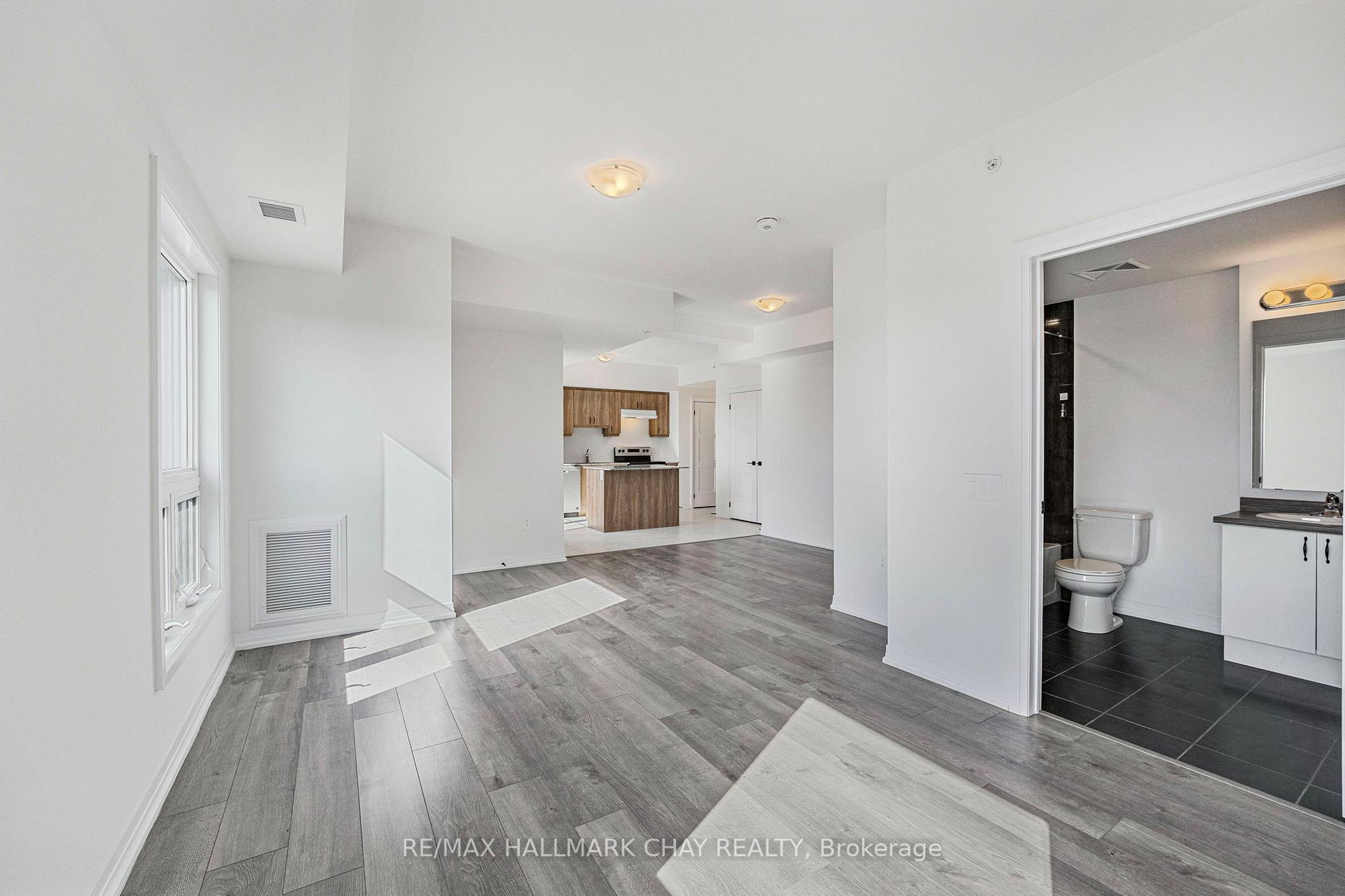 Photo 11 of Unit 609, 15 Kneeshaw Drive, Barrie, Rural Barrie Southeast — HOMEH