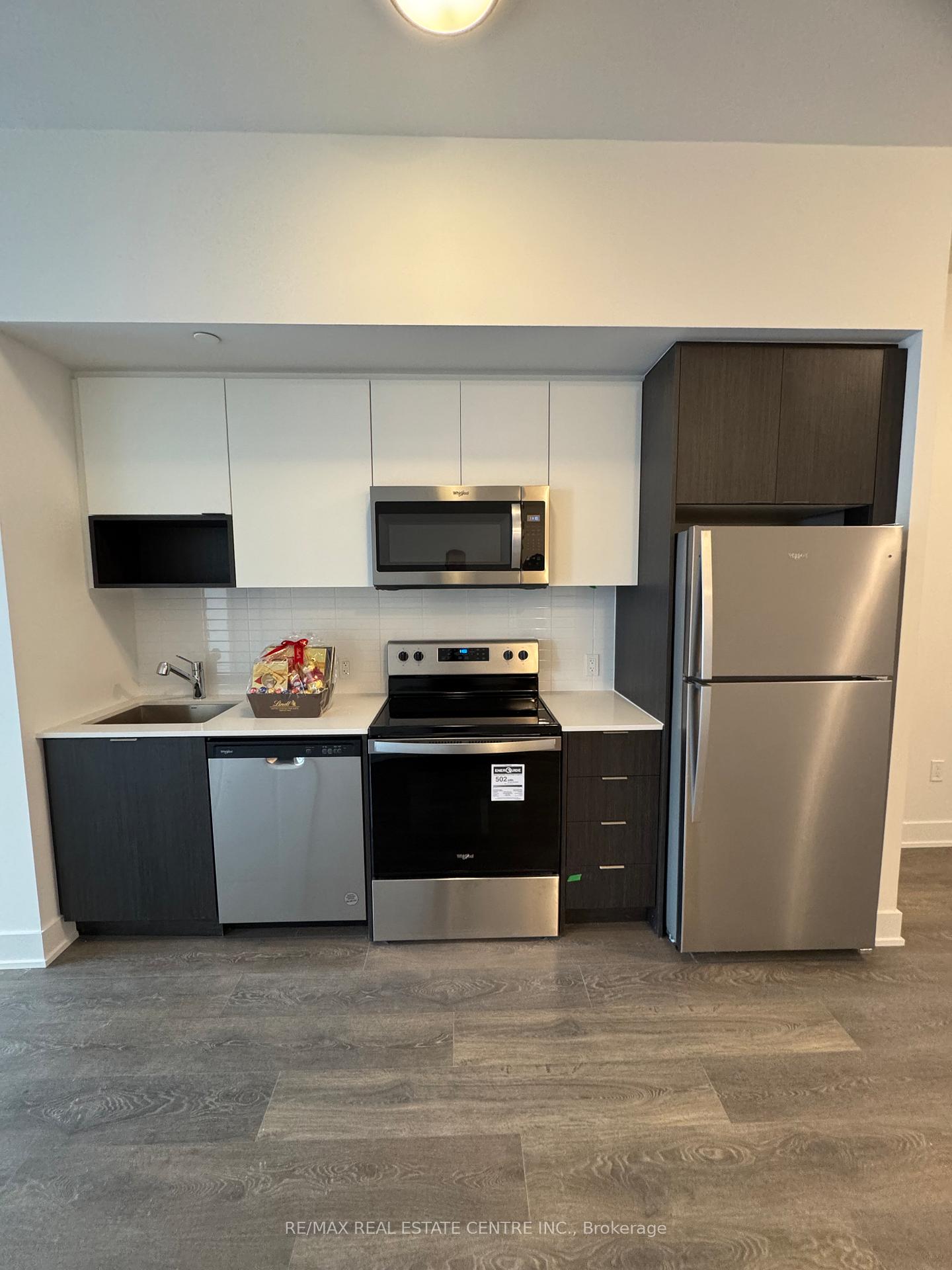 Photo 5 of Unit 1605E, 204 Burnhamthorpe Road E, Mississauga, City Centre — HOMEH