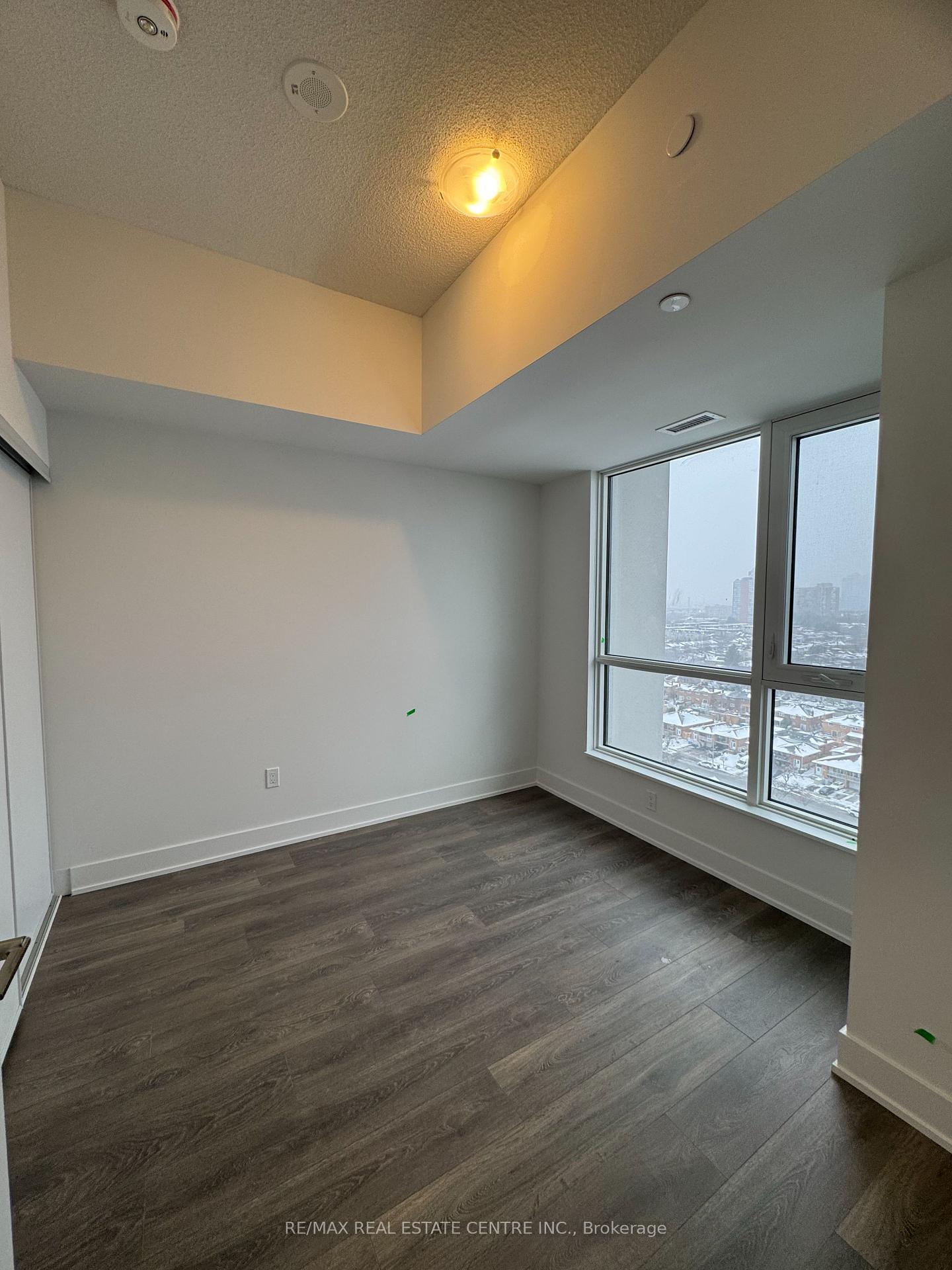 Photo 6 of Unit 1605E, 204 Burnhamthorpe Road E, Mississauga, City Centre — HOMEH