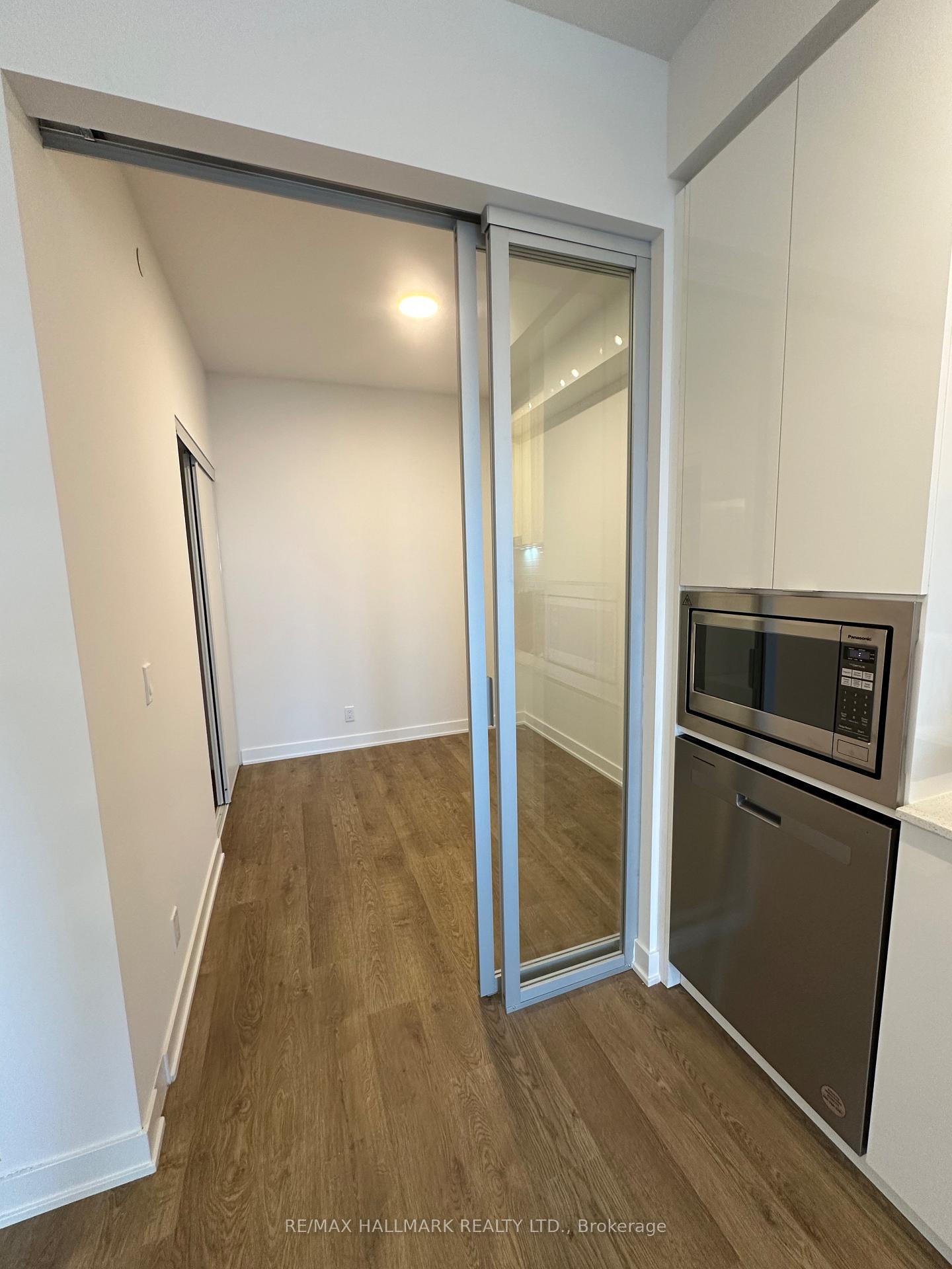 Photo 8 of Unit B-1910, 50 Upper Mall Way, Vaughan, Brownridge — HOMEH