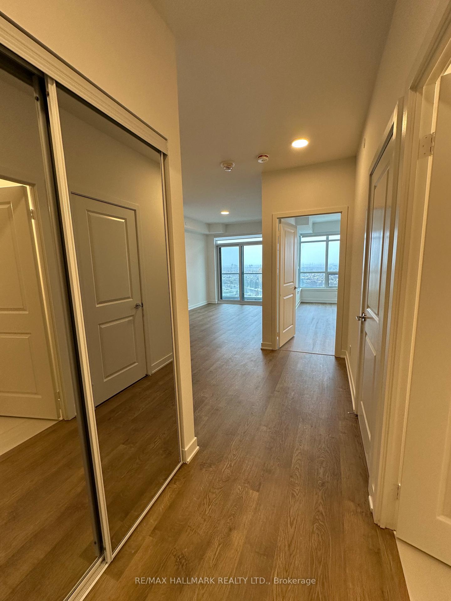Photo 22 of Unit B-1910, 50 Upper Mall Way, Vaughan, Brownridge — HOMEH