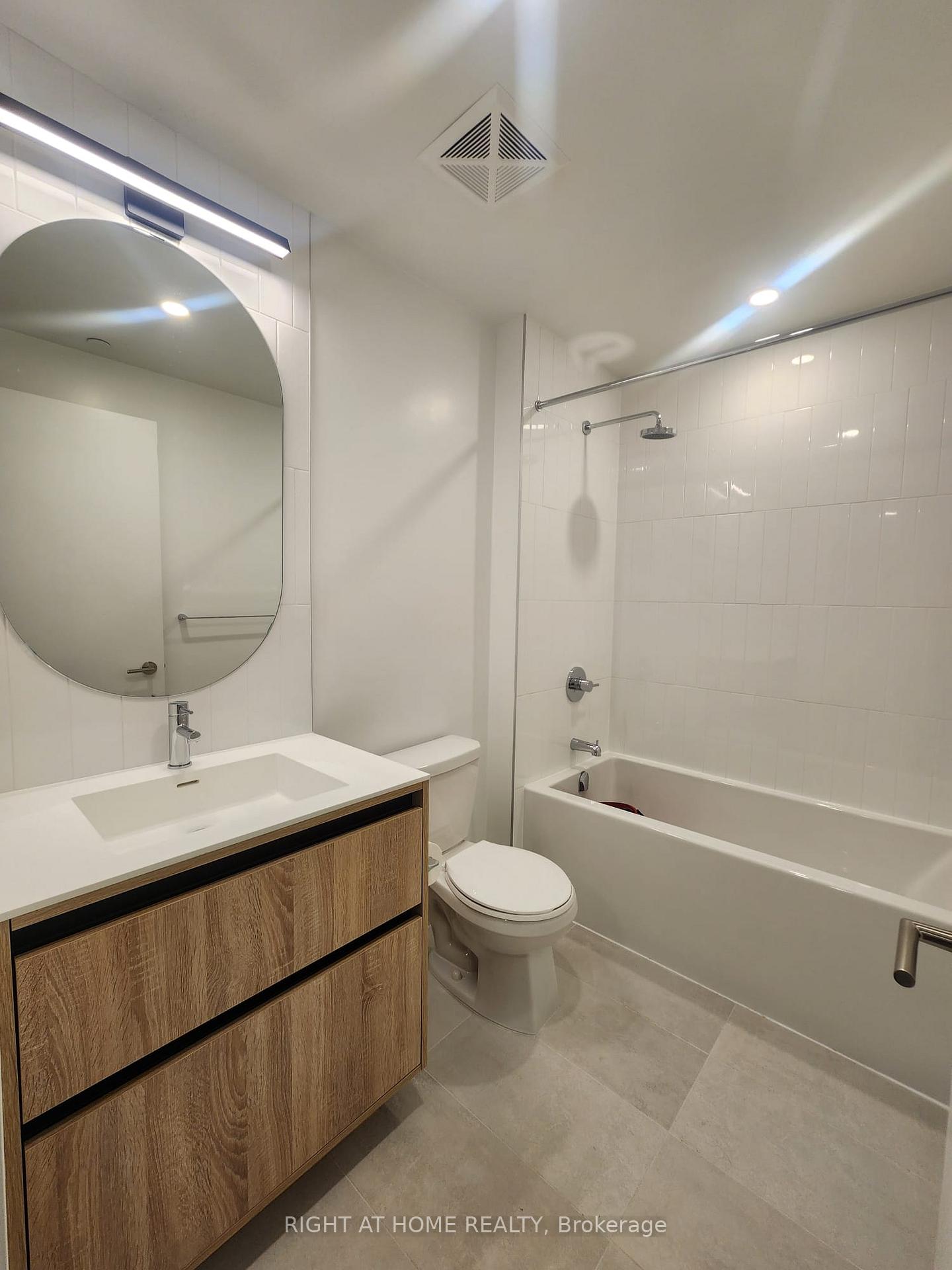 Photo 11 of Unit 824, 7950 Bathurst Street, Vaughan, Beverley Glen — HOMEH