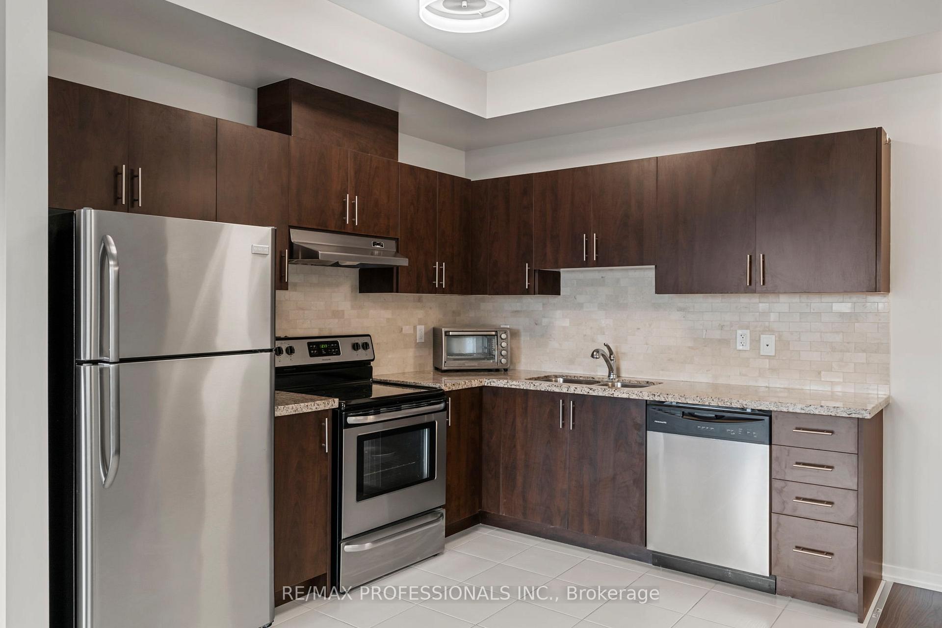 Photo 14 of Unit C24, 26 Bruce Street, Vaughan, East Woodbridge — HOMEH
