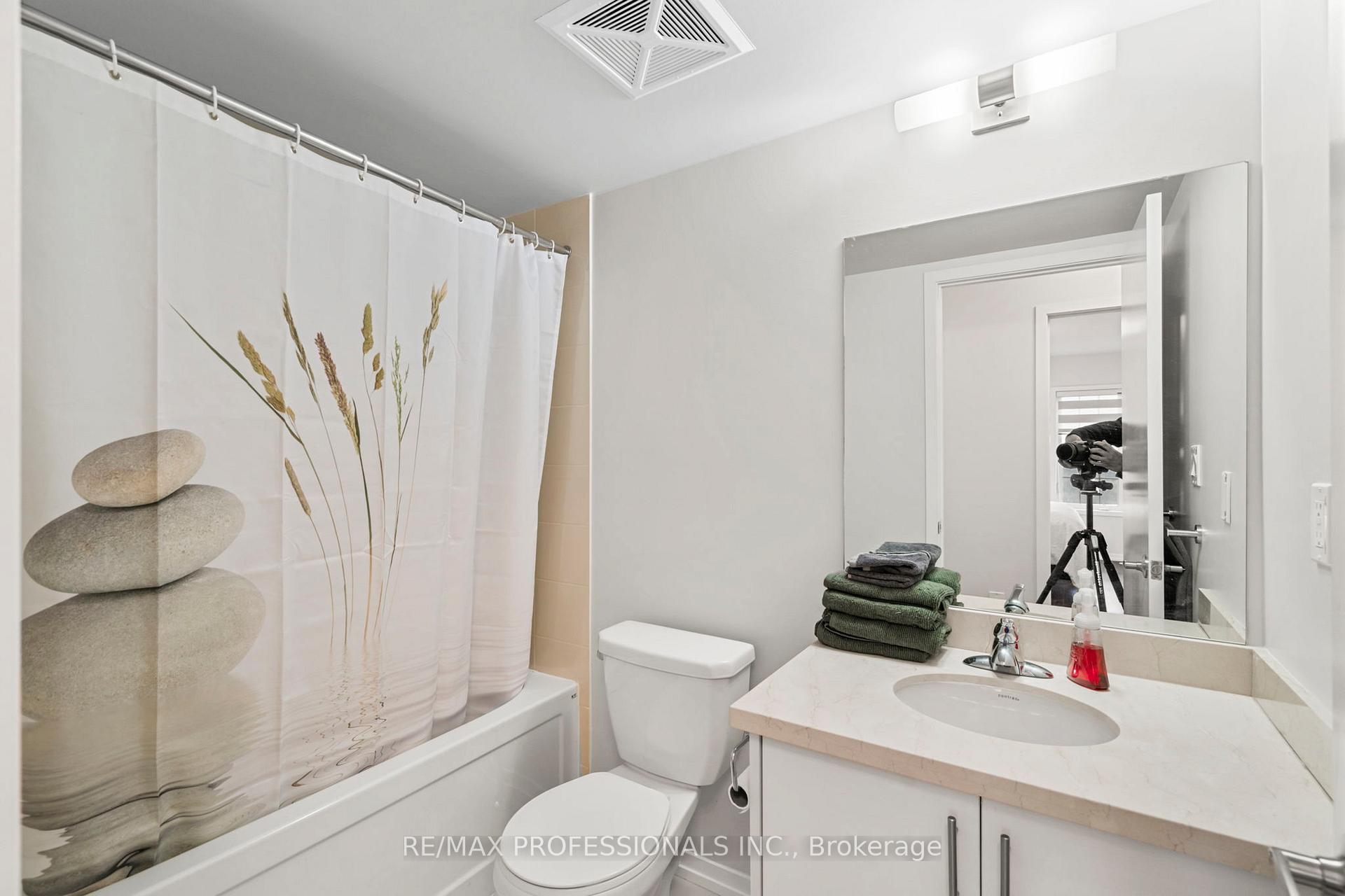 Photo 15 of Unit C24, 26 Bruce Street, Vaughan, East Woodbridge — HOMEH