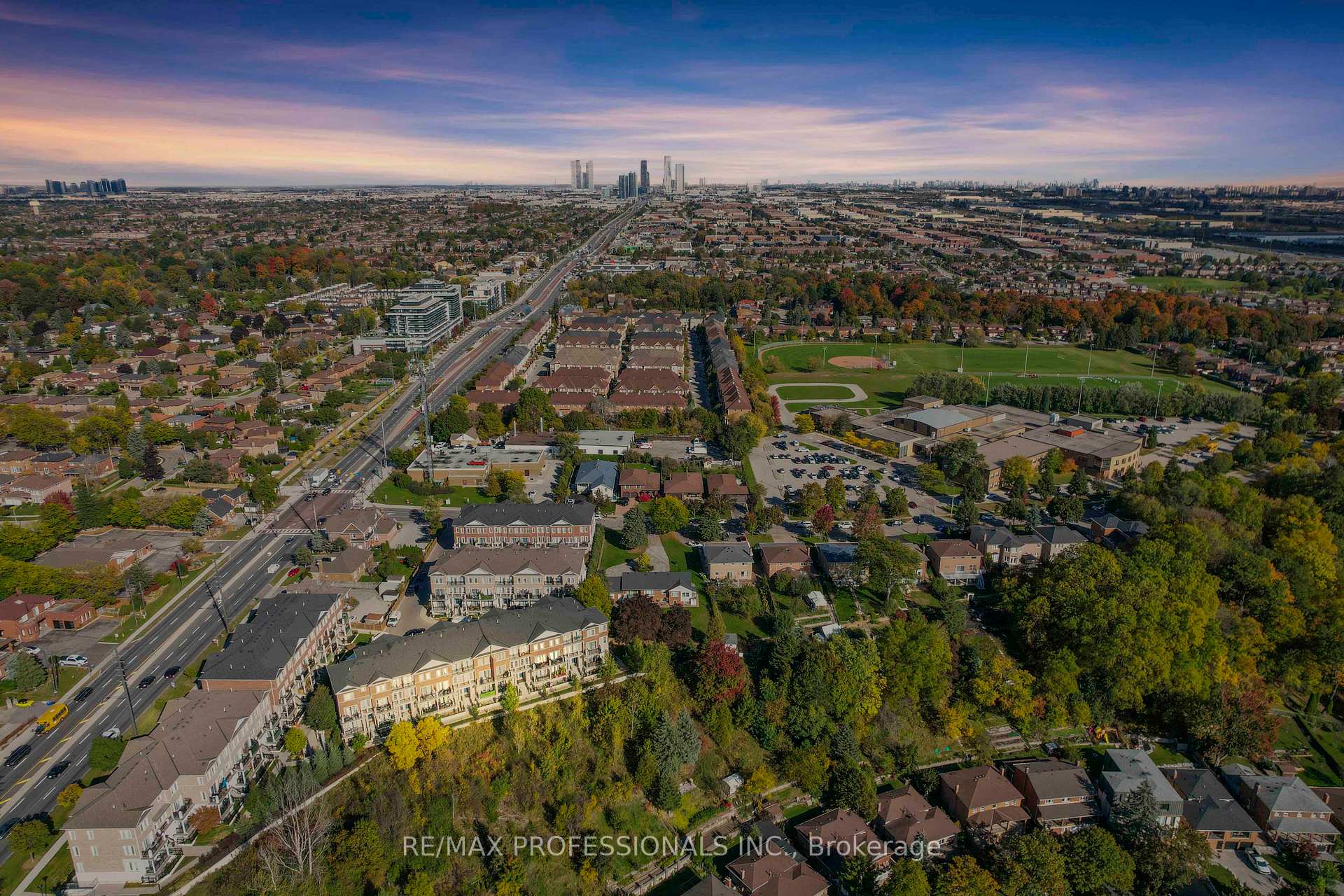 Photo 29 of Unit C24, 26 Bruce Street, Vaughan, East Woodbridge — HOMEH
