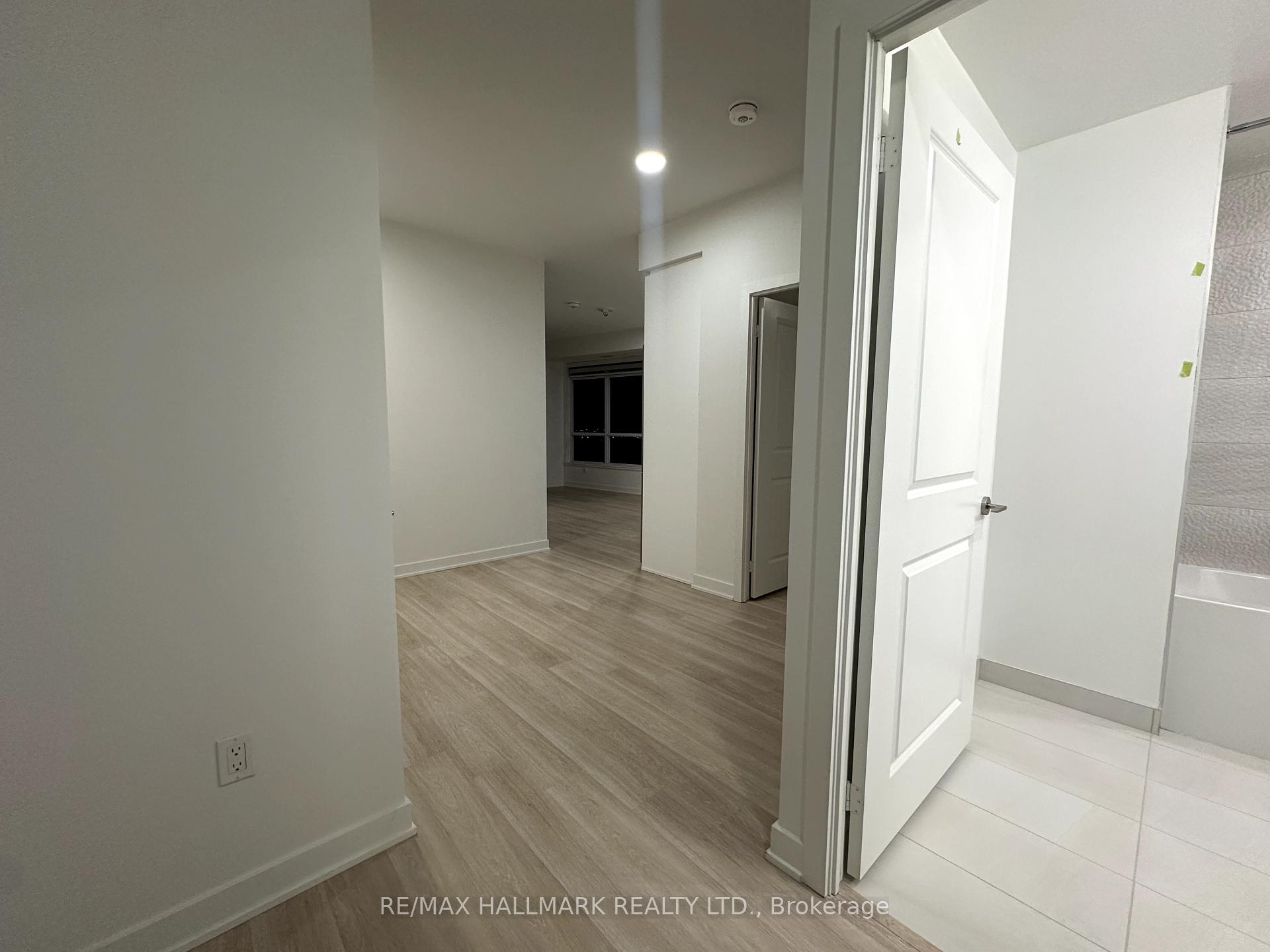 Photo 2 of Unit 3405, 30 Upper Mall Way, Vaughan, Brownridge — HOMEH