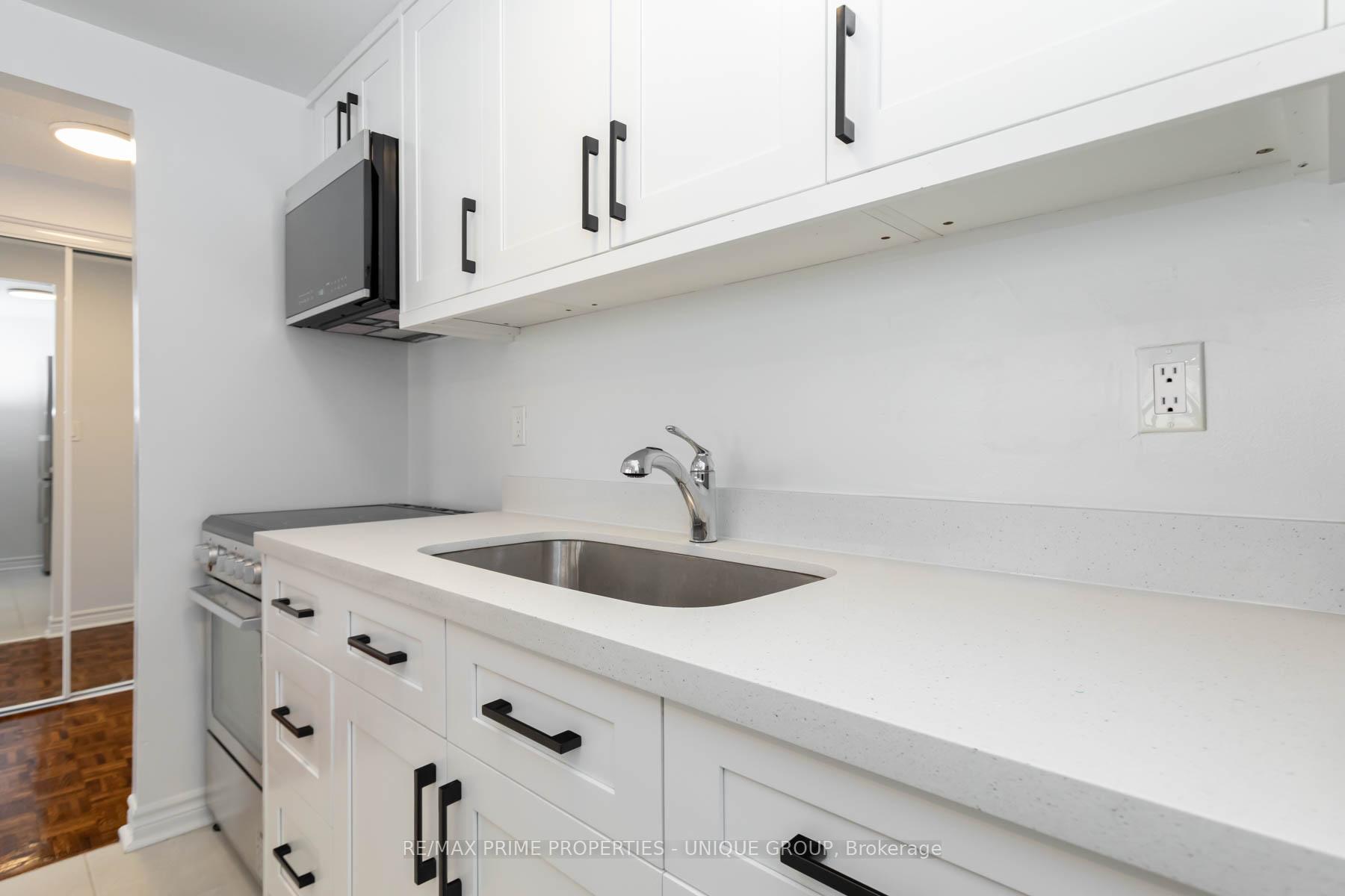 Photo 6 of Unit 402, 1962 Yonge Street, Toronto, Yonge-Eglinton — HOMEH