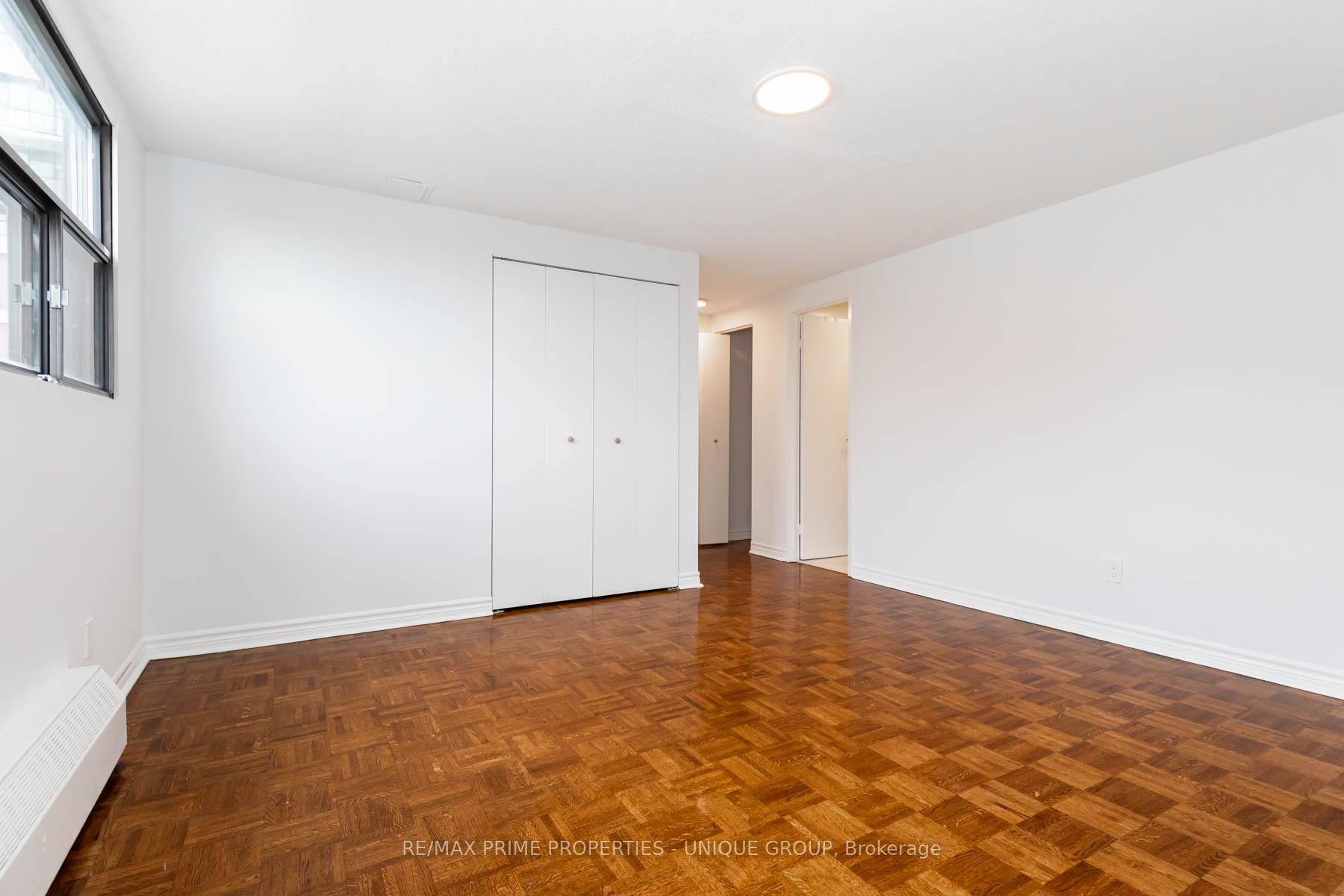 Photo 7 of Unit 402, 1962 Yonge Street, Toronto, Yonge-Eglinton — HOMEH