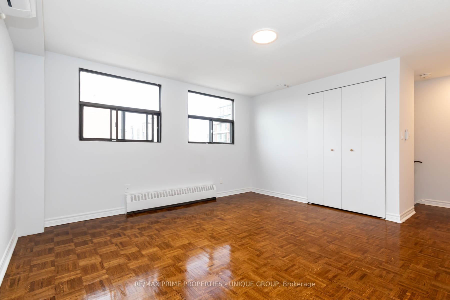 Photo 5 of Unit 402, 1962 Yonge Street, Toronto, Yonge-Eglinton — HOMEH