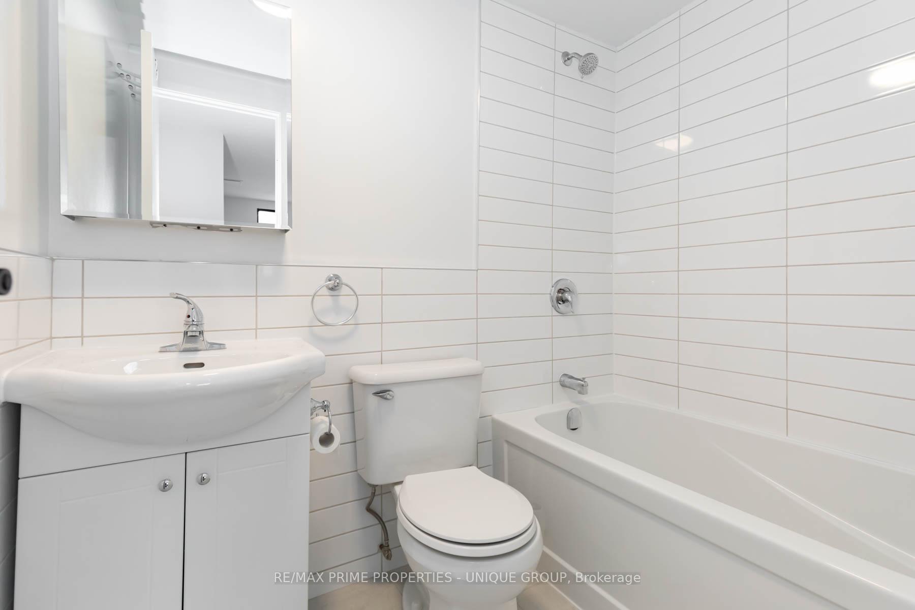 Photo 10 of Unit 402, 1962 Yonge Street, Toronto, Yonge-Eglinton — HOMEH
