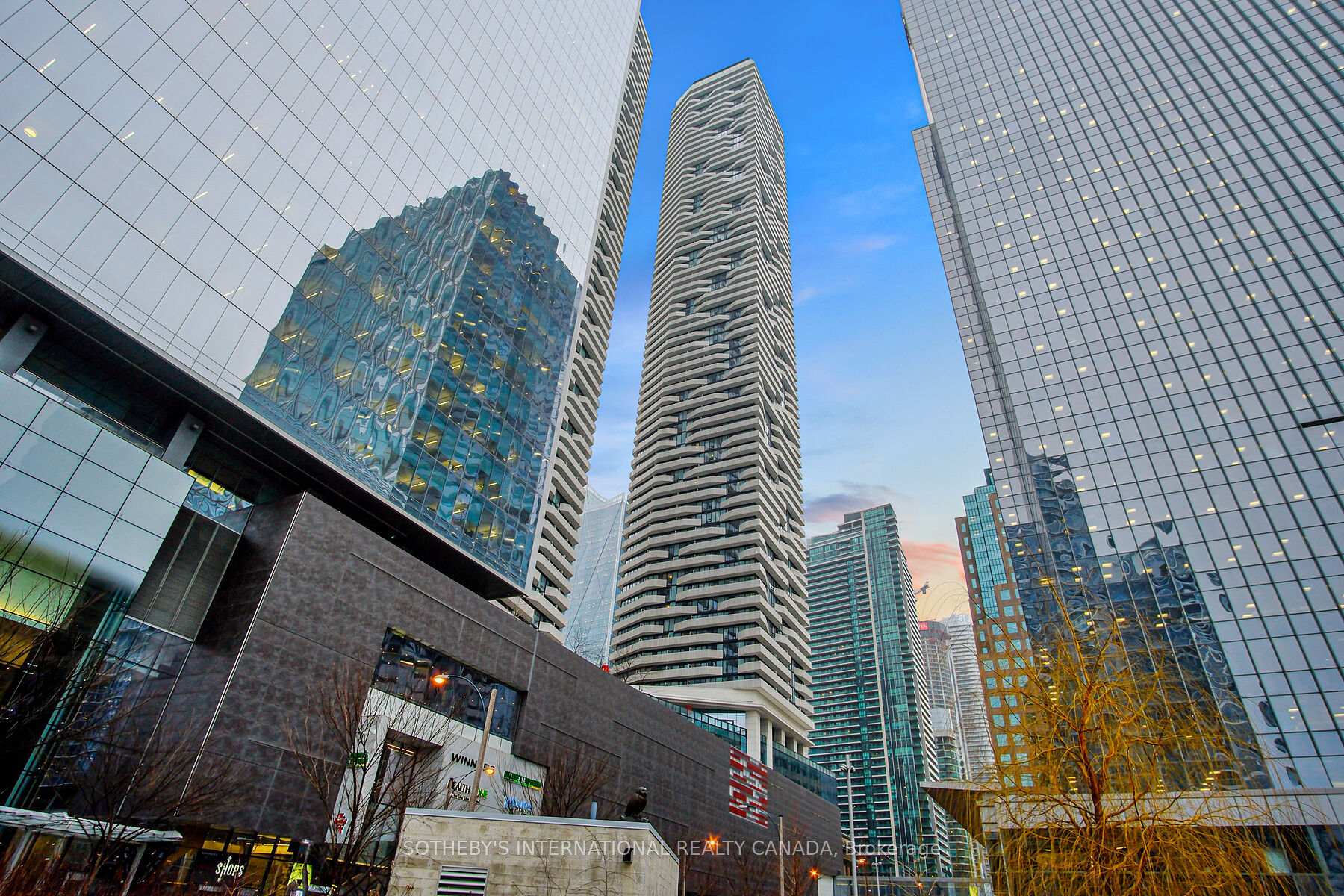 Front of Unit 5110, 100 Harbour Street
