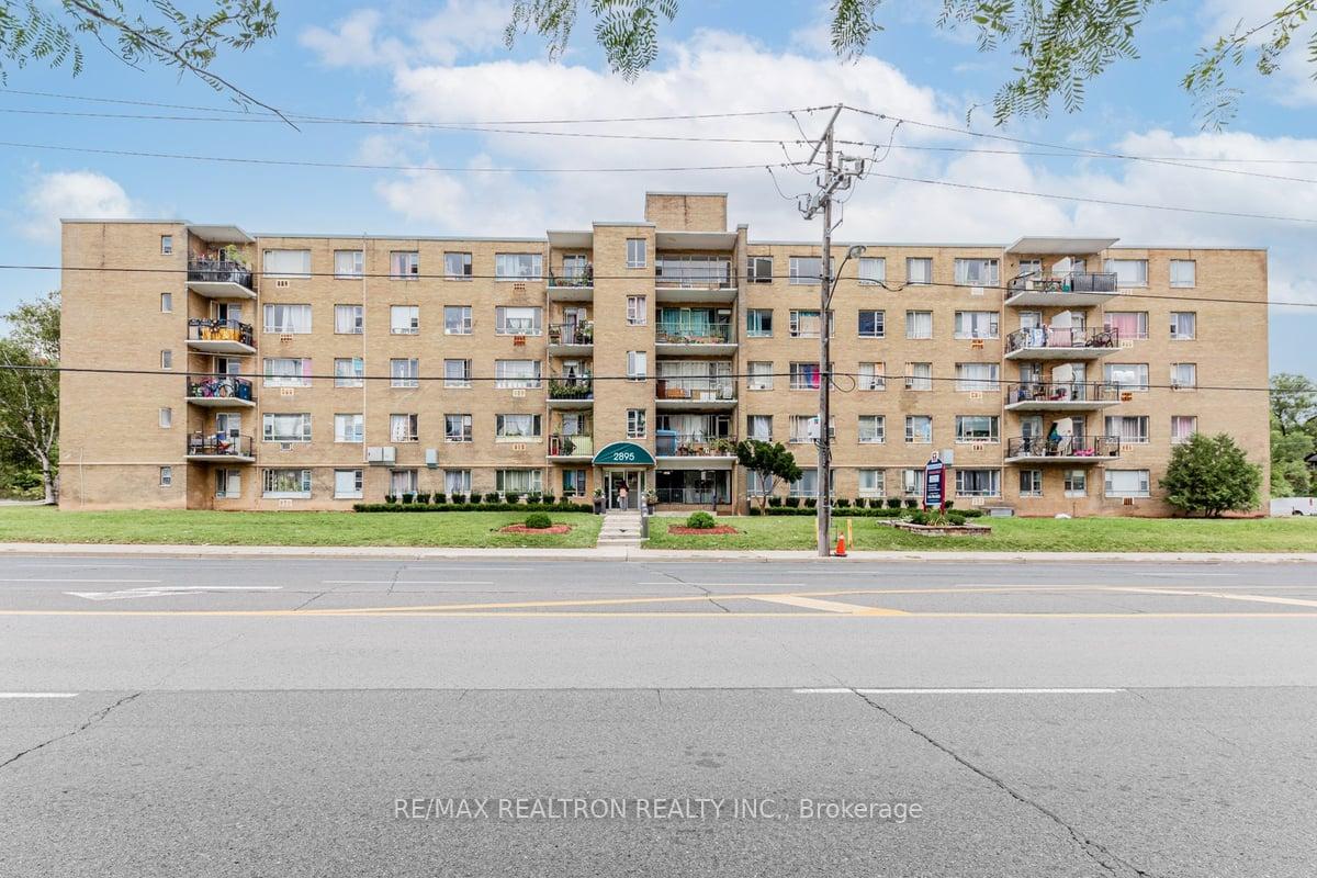 Photo 1 of Unit 210, 2895 Bathurst Street, Toronto, Bedford Park-Nortown — HOMEH
