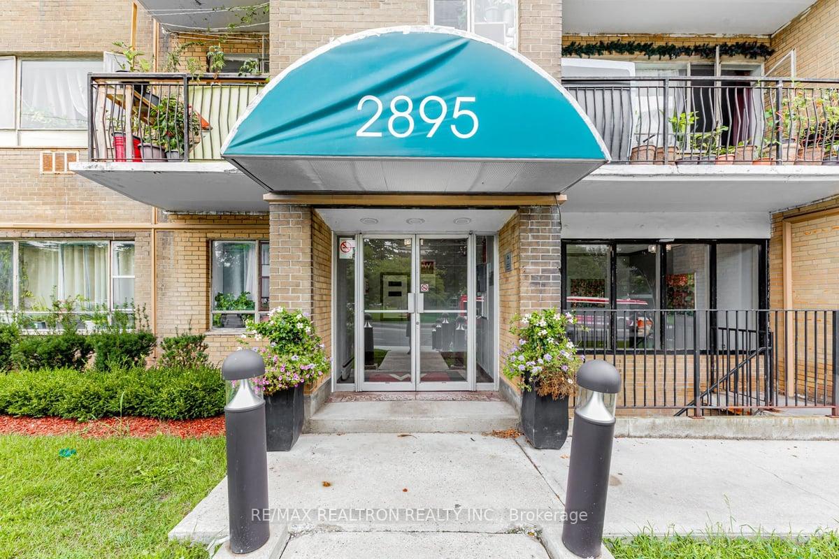 Photo 2 of Unit 210, 2895 Bathurst Street, Toronto, Bedford Park-Nortown — HOMEH
