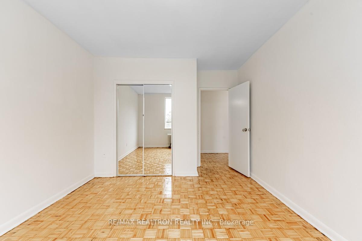 Photo 12 of Unit 210, 2895 Bathurst Street, Toronto, Bedford Park-Nortown — HOMEH