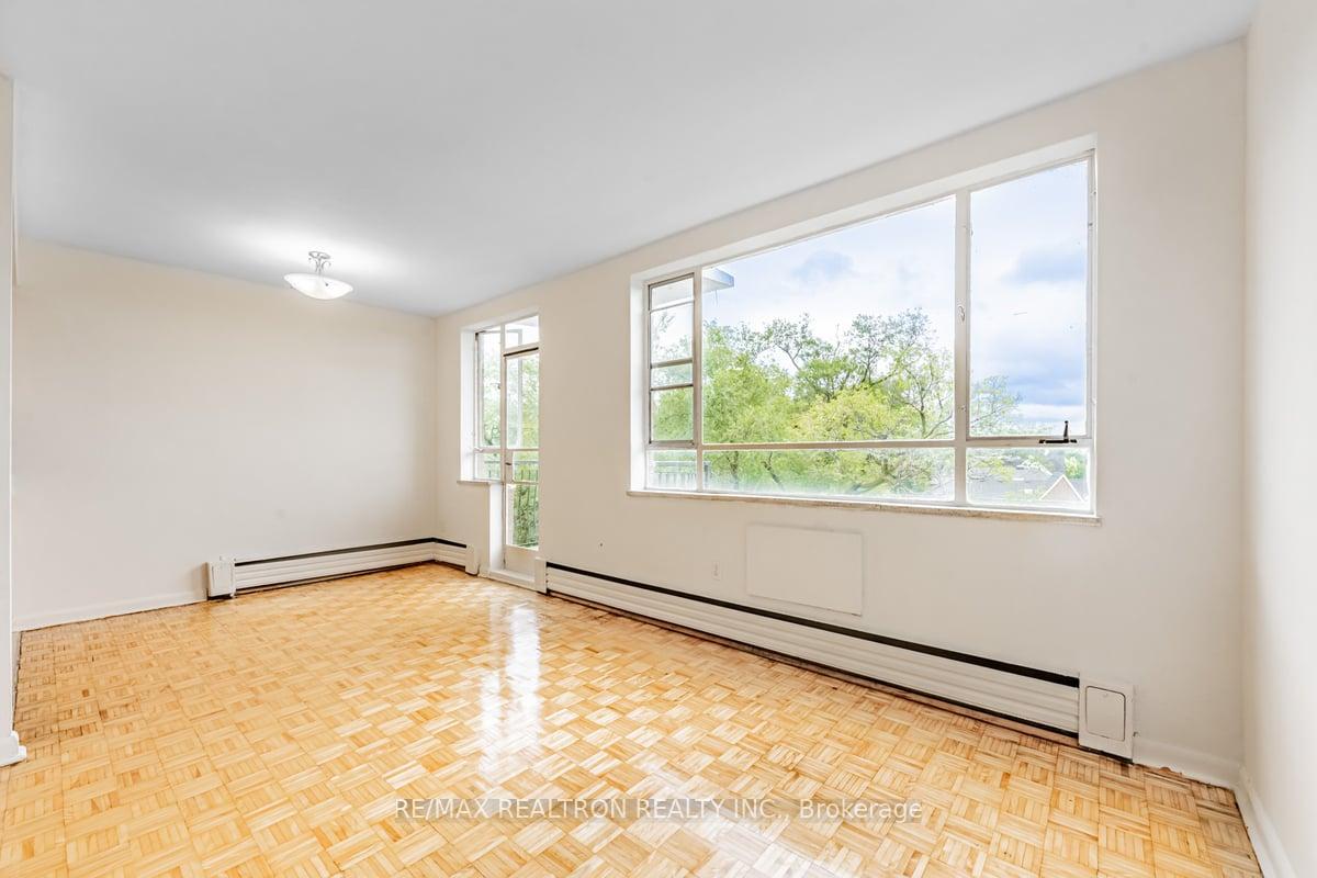 Photo 9 of Unit 210, 2895 Bathurst Street, Toronto, Bedford Park-Nortown — HOMEH