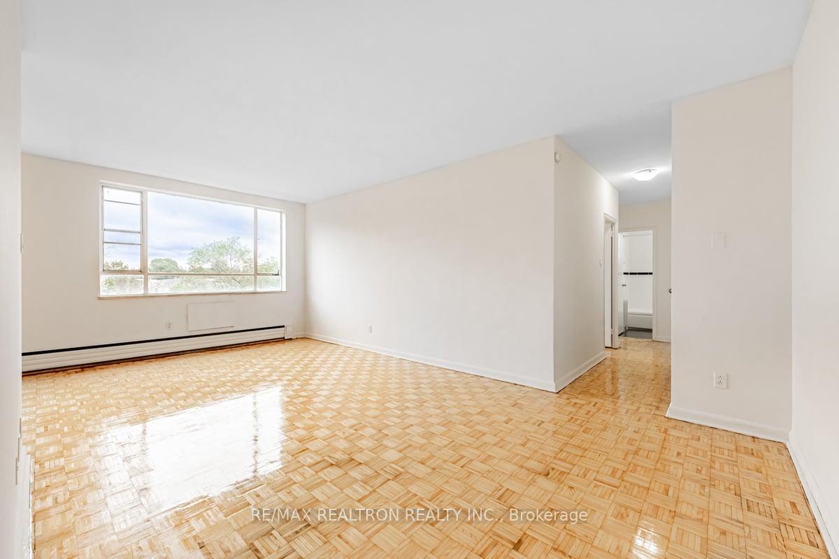 Photo 13 of Unit 210, 2895 Bathurst Street, Toronto, Bedford Park-Nortown — HOMEH