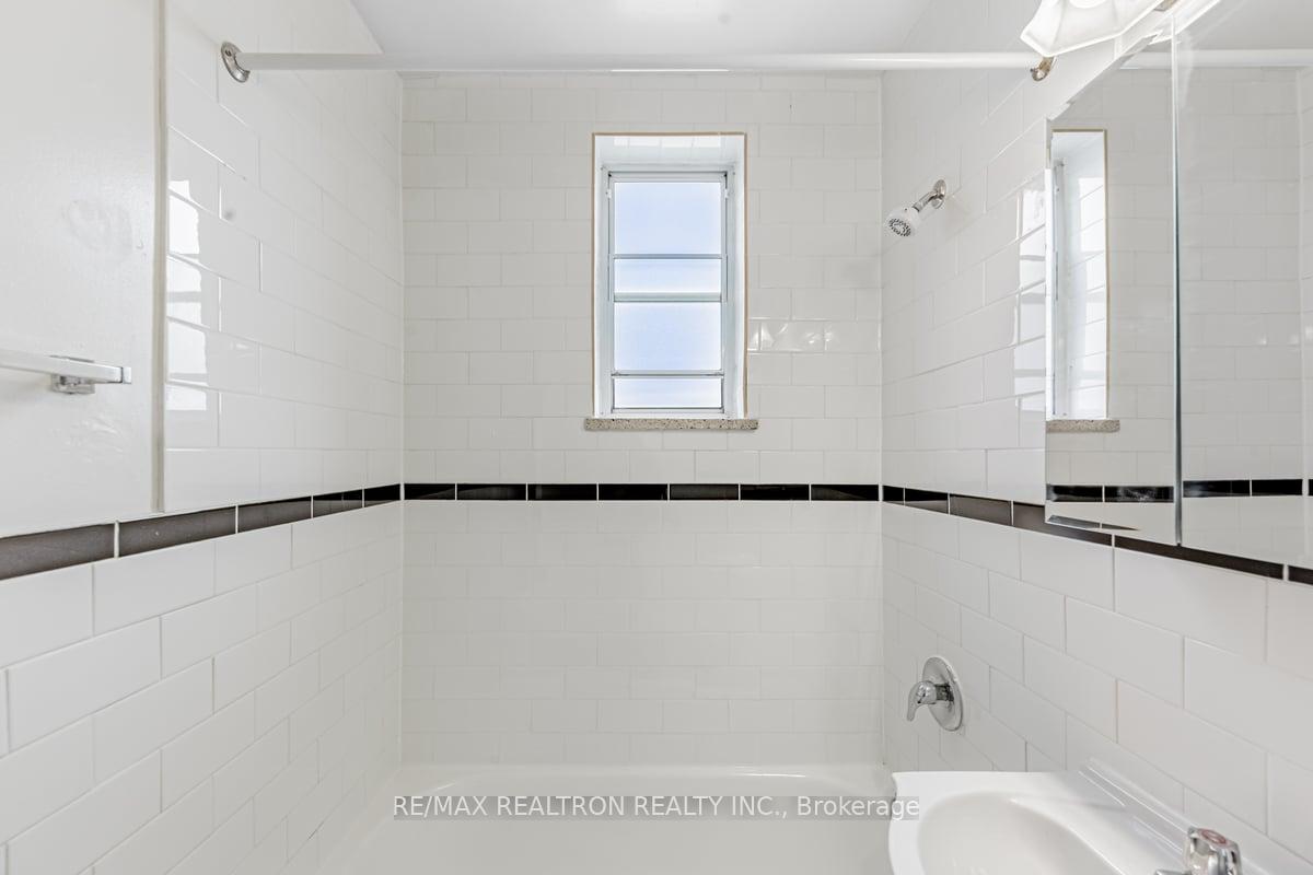 Photo 15 of Unit 210, 2895 Bathurst Street, Toronto, Bedford Park-Nortown — HOMEH
