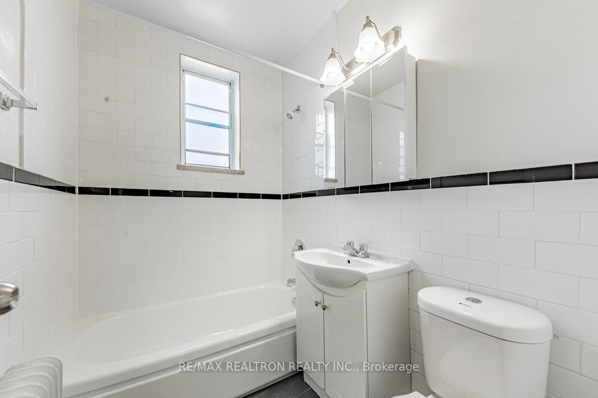 Photo 17 of Unit 210, 2895 Bathurst Street, Toronto, Bedford Park-Nortown — HOMEH