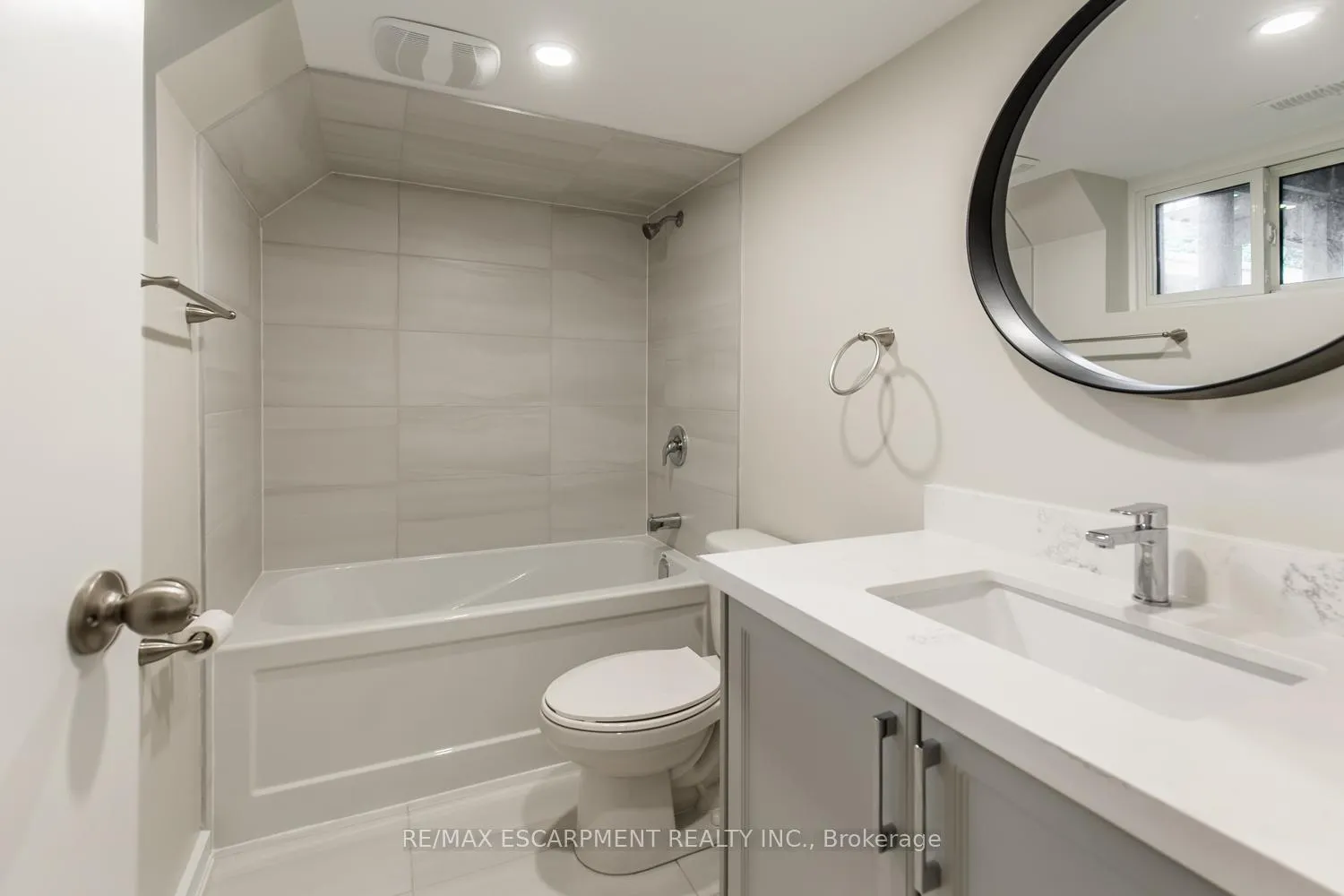 Photo 4 of Unit 2, 129 East 22nd Street, Hamilton, Eastmount — HOMEH