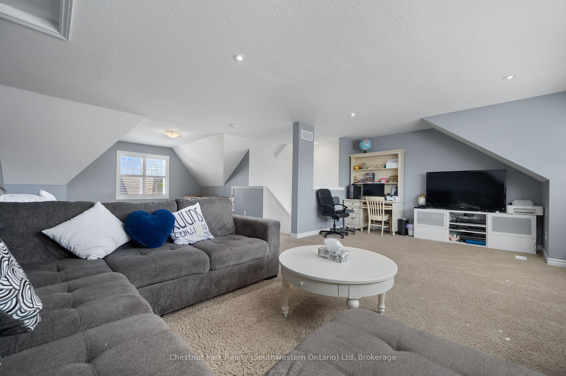 Photo 1 of 10 Amsterdam Crescent, Guelph, Pineridge/Westminster Woods — HOMEH
