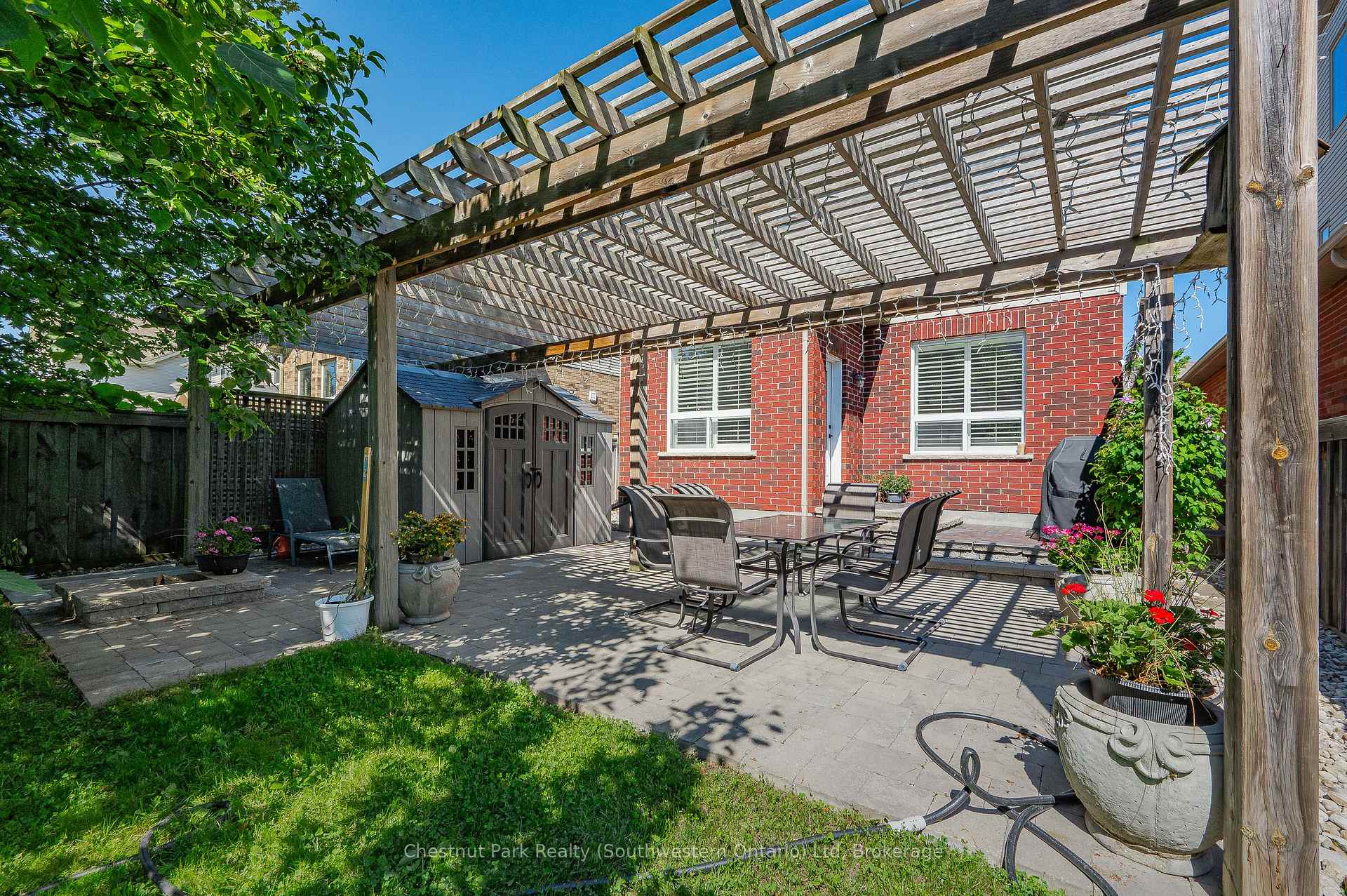 Photo 2 of 10 Amsterdam Crescent, Guelph, Pineridge/Westminster Woods — HOMEH