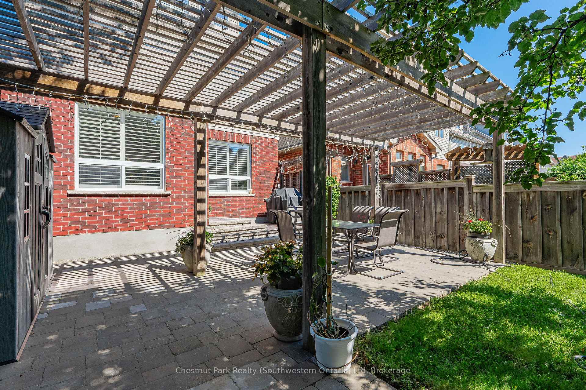 Photo 3 of 10 Amsterdam Crescent, Guelph, Pineridge/Westminster Woods — HOMEH