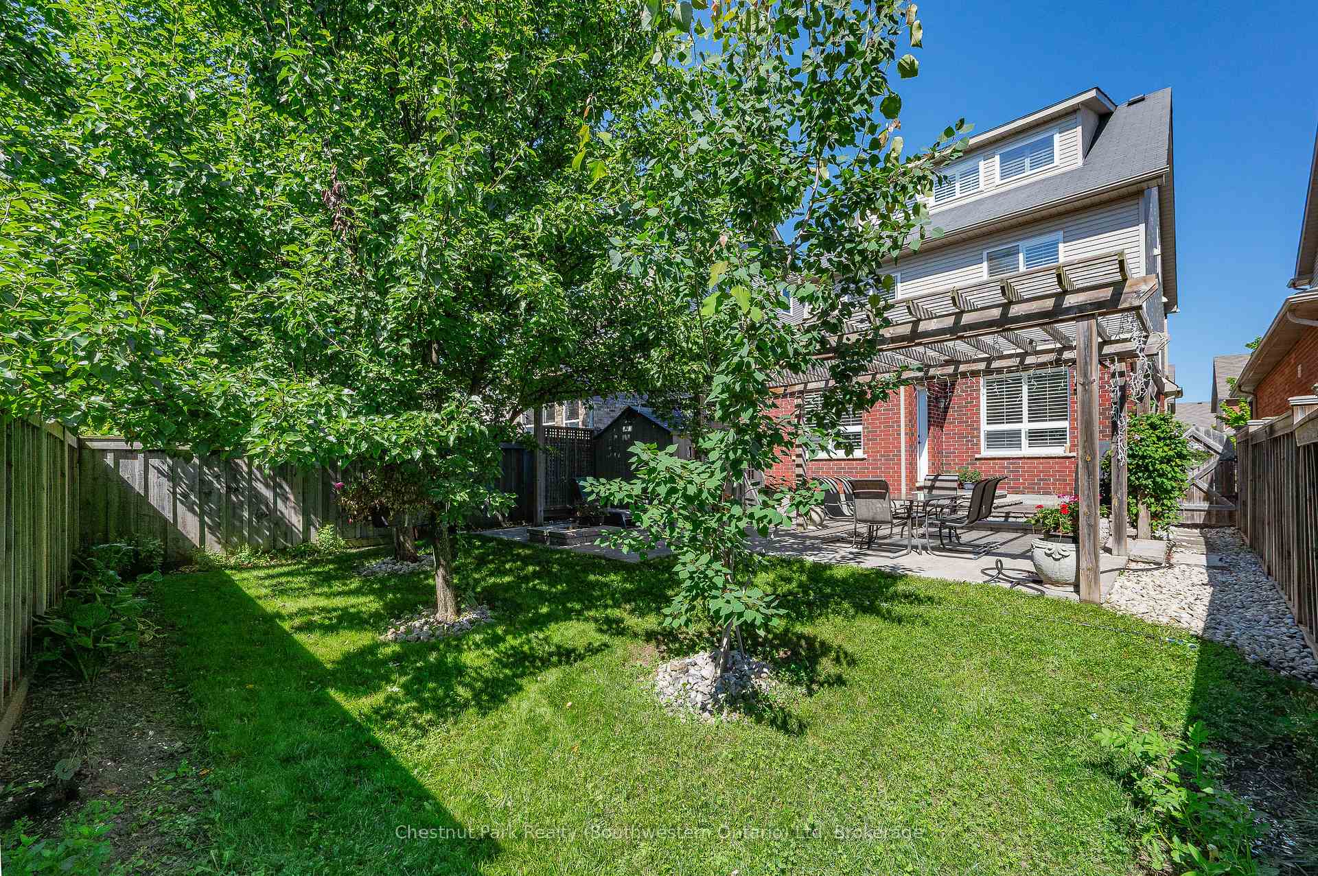Photo 5 of 10 Amsterdam Crescent, Guelph, Pineridge/Westminster Woods — HOMEH
