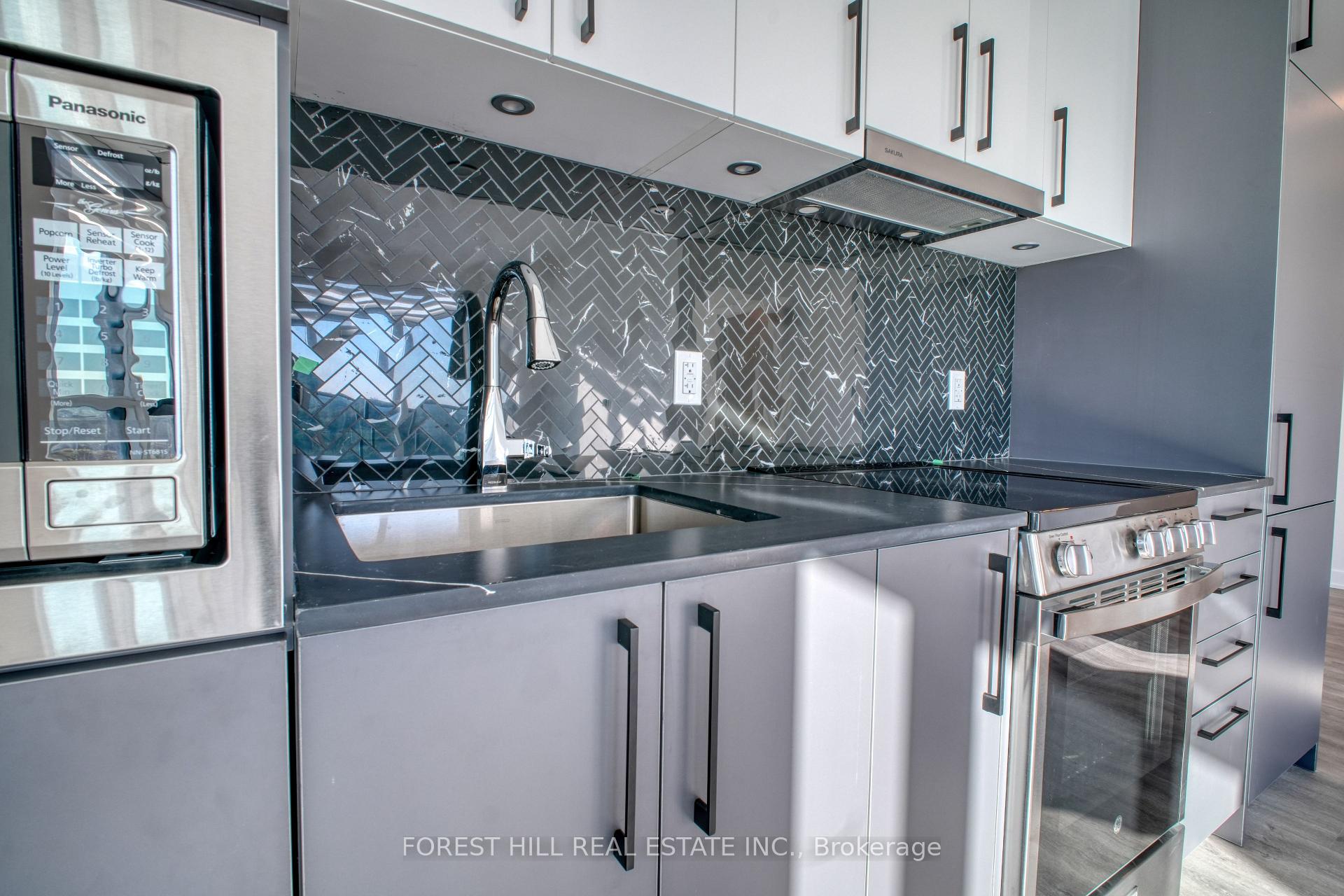 Photo 3 of Unit 1005, 30 Upper Mall Way, Vaughan, Brownridge — HOMEH