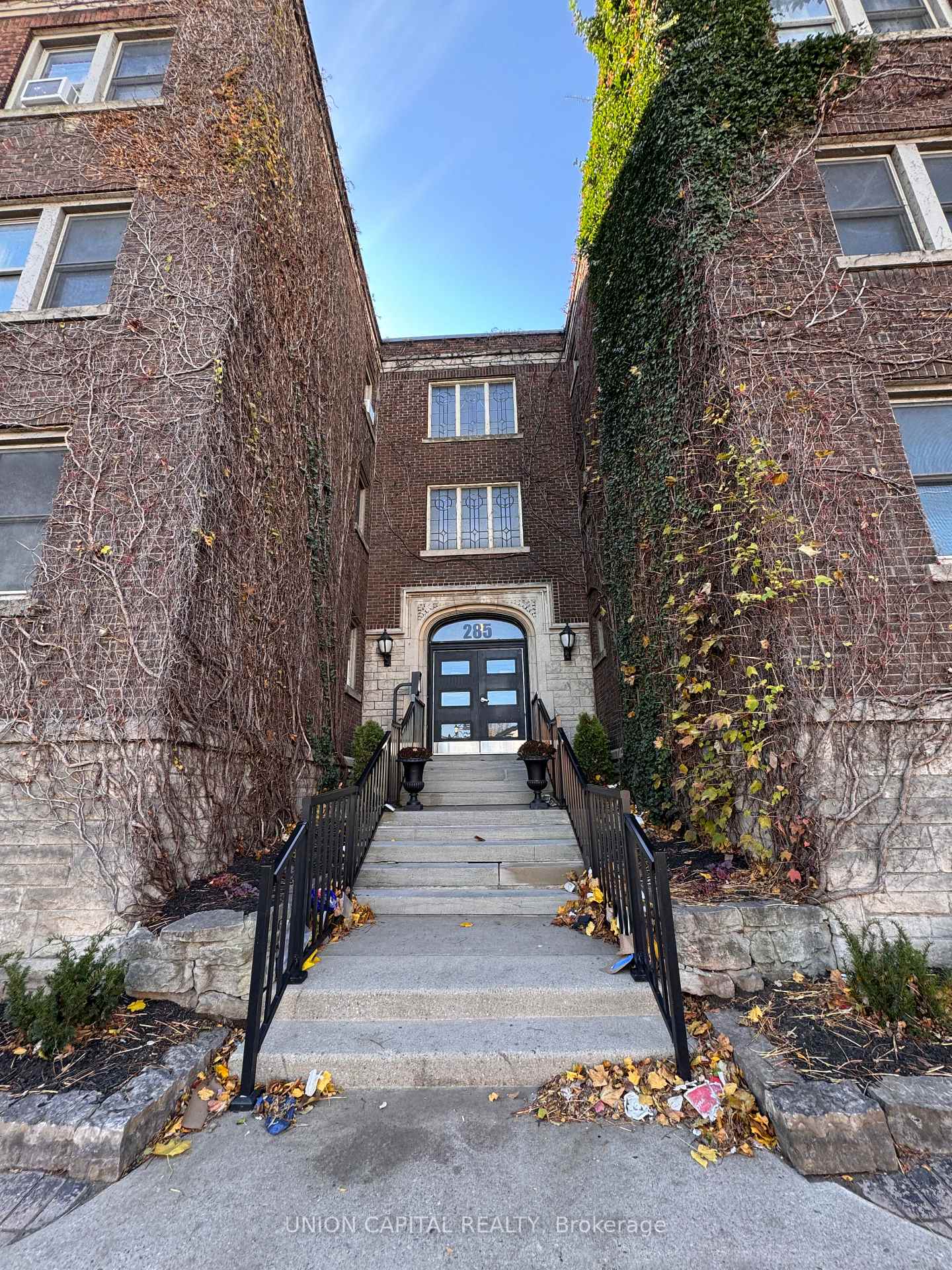 Front of Unit 24, 285 King Street W