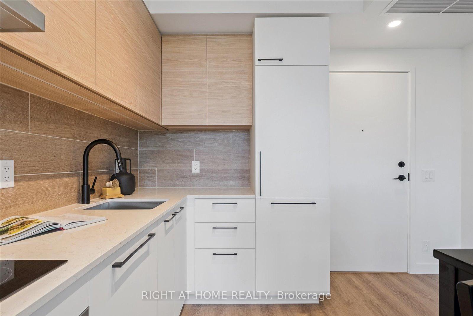 Photo 5 of Unit 713, 1050 Eastern Avenue, Toronto, The Beaches — HOMEH