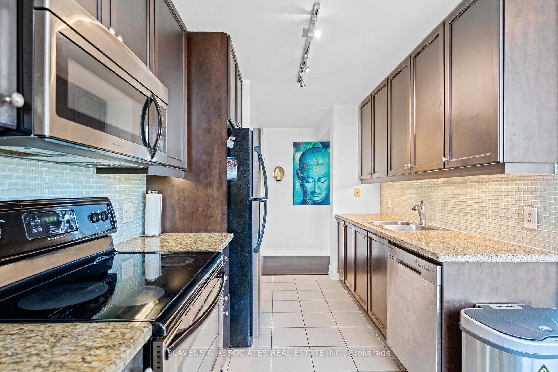 Photo 5 of Unit 406, 500 St. Clair Avenue W, Toronto, Humewood-Cedarvale — HOMEH