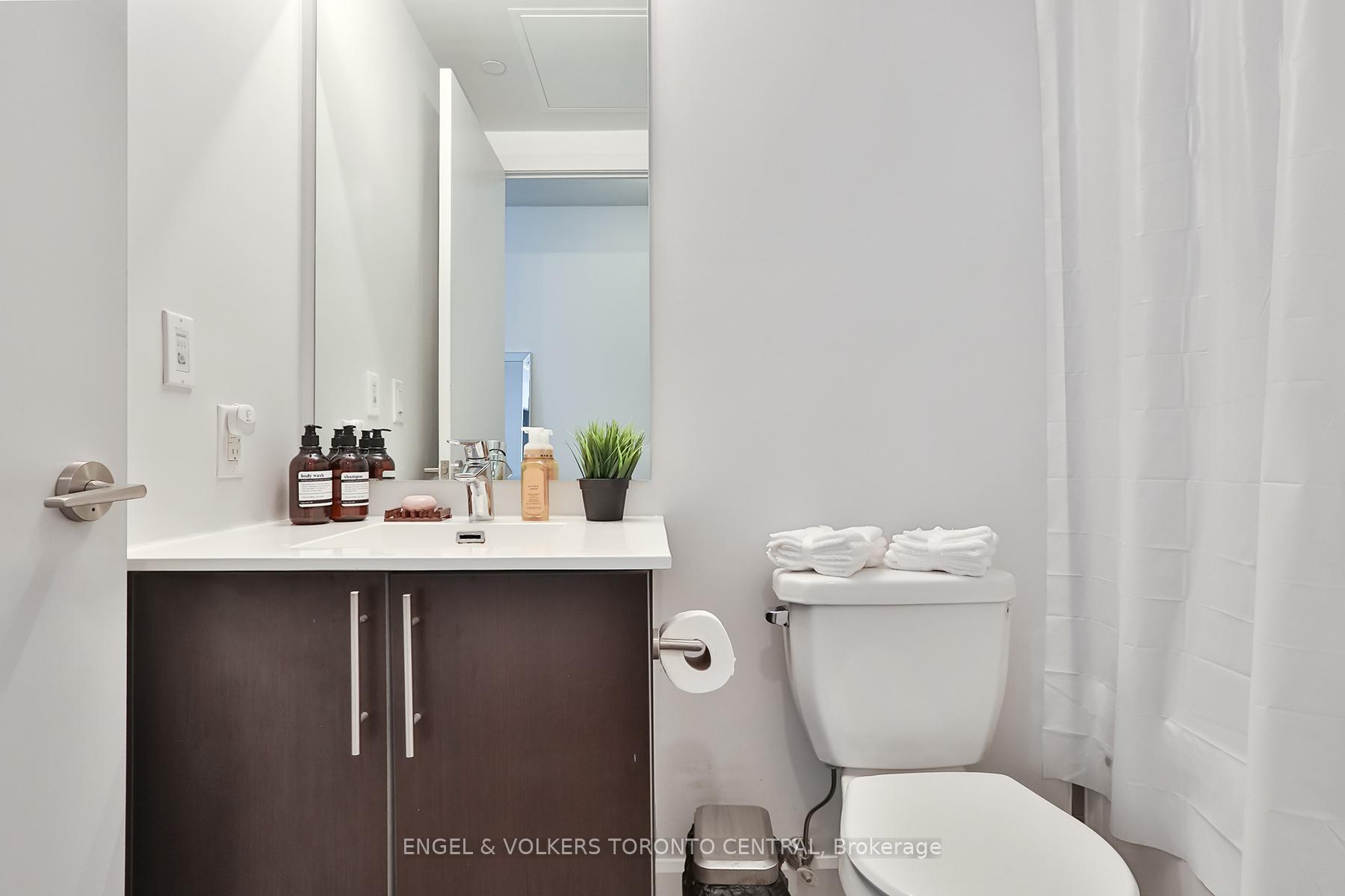 Photo 10 of Unit 1101, 60 Berwick Avenue, Toronto, Yonge-Eglinton — HOMEH