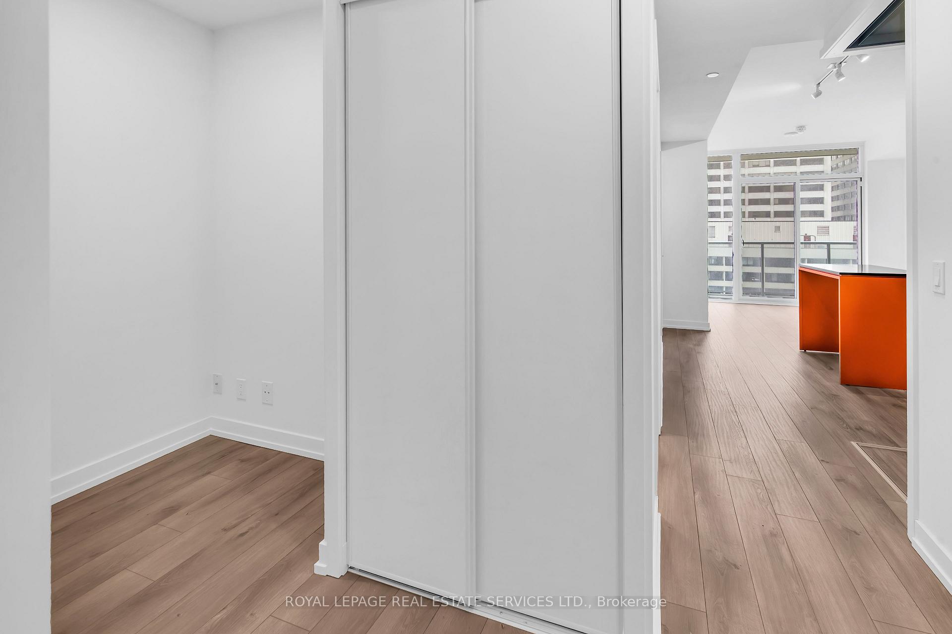 Photo 4 of Unit 1507, 33 Helendale Avenue, Toronto, Yonge-Eglinton — HOMEH
