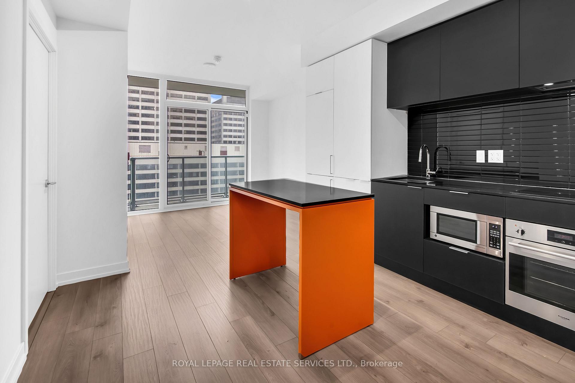 Photo 5 of Unit 1507, 33 Helendale Avenue, Toronto, Yonge-Eglinton — HOMEH
