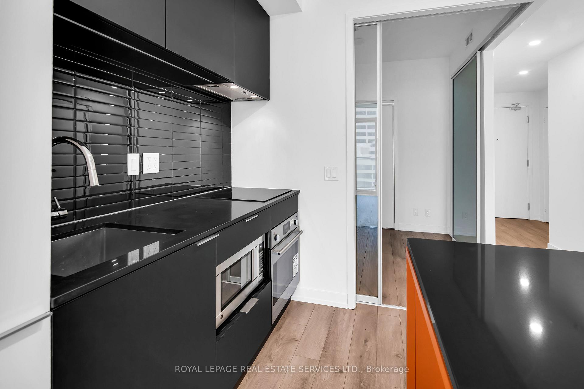 Photo 11 of Unit 1507, 33 Helendale Avenue, Toronto, Yonge-Eglinton — HOMEH