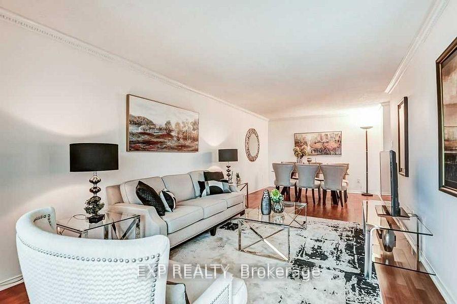 Photo 3 of Unit 918, 7805 Bayview Avenue, Markham, Aileen-Willowbrook — HOMEH