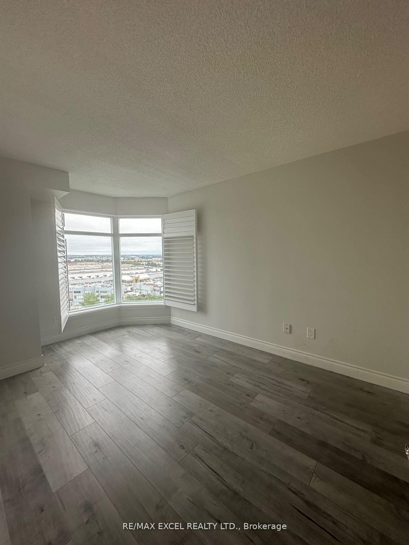 Photo 4 of Unit 1506, 135 Pond Drive, Markham, Commerce Valley — HOMEH